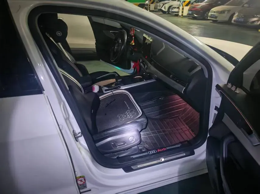 2020 Audi A4L 2.0T 190HP L4 7DCT,autocango,china used car exporter,china ev exporter,chinese used car exporter,chinese used ev exporter