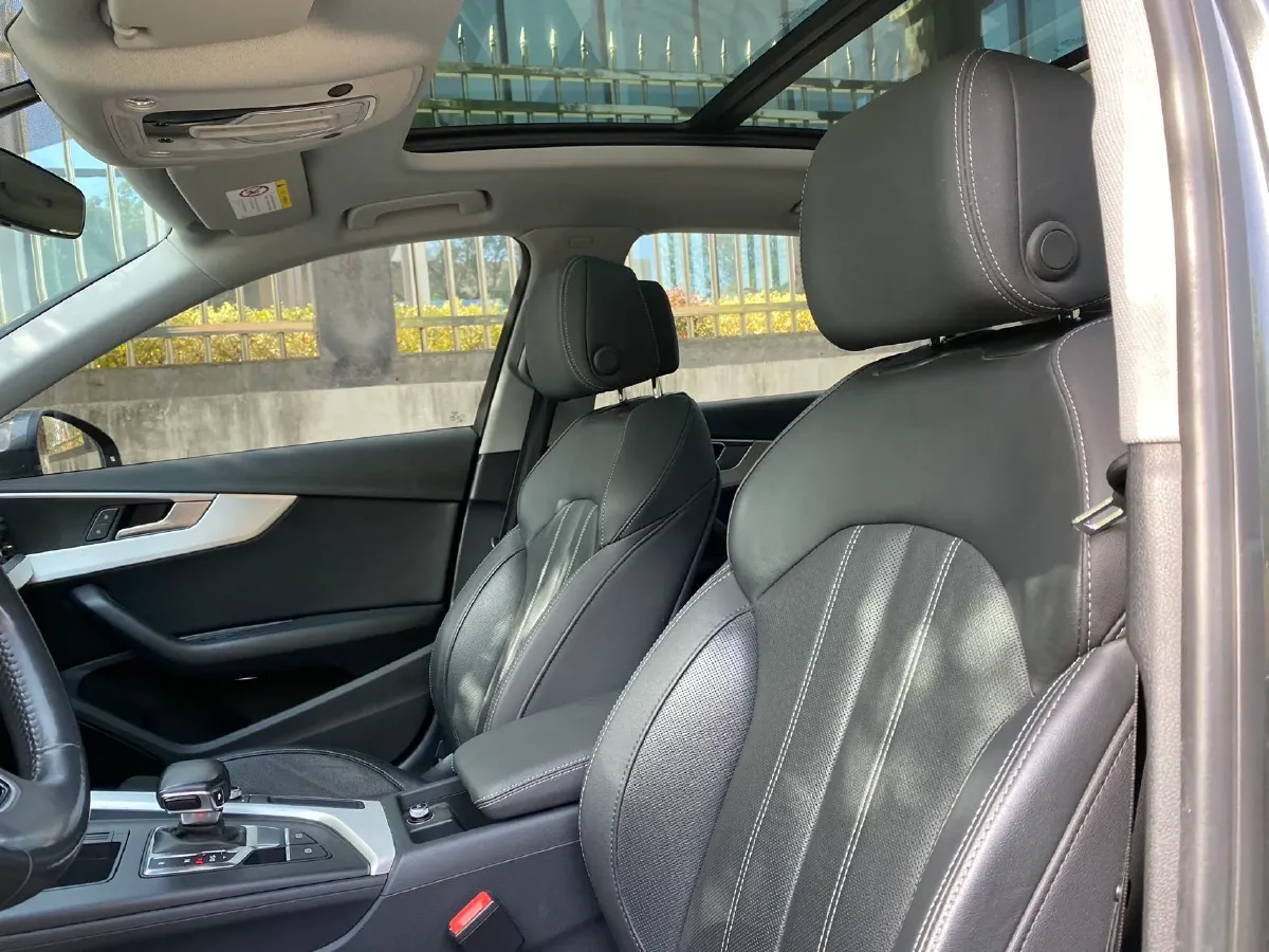 2020 Audi A4L 2.0T 190HP L4 7DCT,autocango,china used car exporter,china ev exporter,chinese used car exporter,chinese used ev exporter