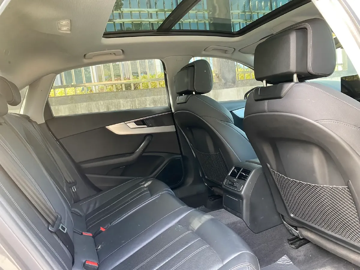 2020 Audi A4L 2.0T 190HP L4 7DCT,autocango,china used car exporter,china ev exporter,chinese used car exporter,chinese used ev exporter