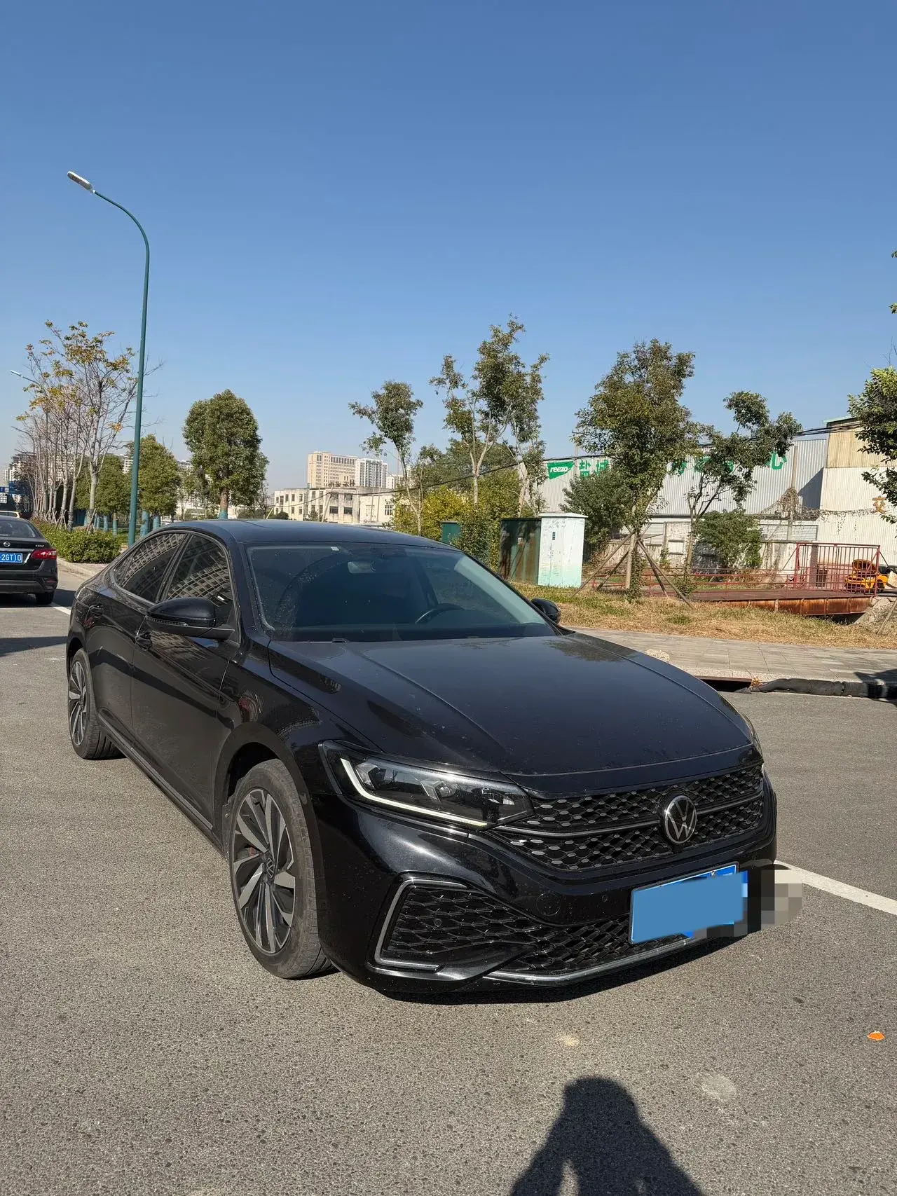 2022 VOLKSWAGEN PASSAT thumbnail 2