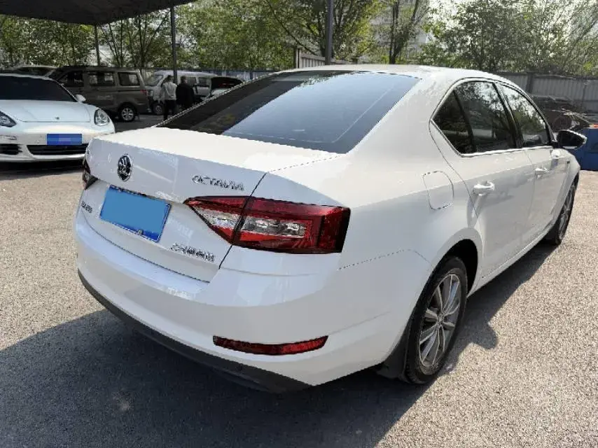 2018 SKODA OCTAVIA thumbnail 3