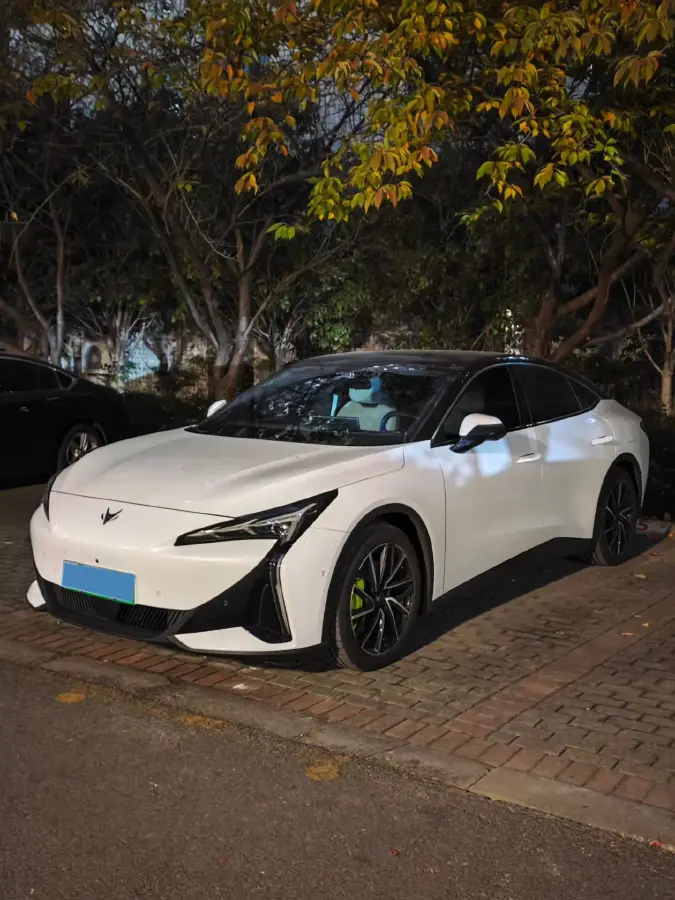 2024 ARCFOX αS5 BEV 65KWH