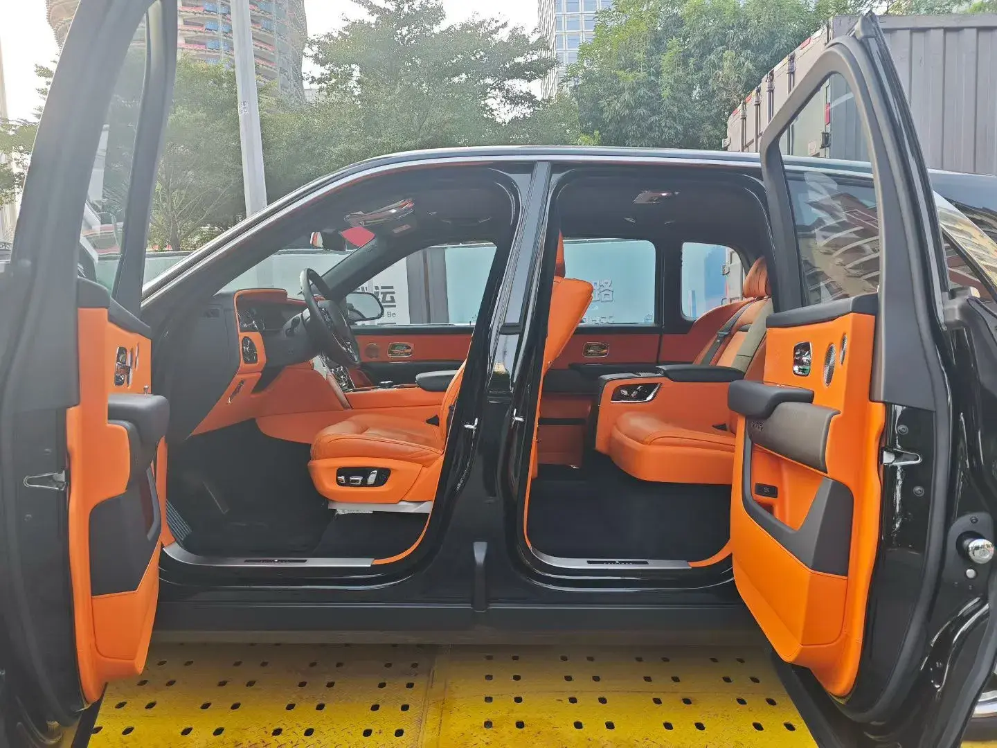 2018 ROLLS-ROYCE CULLINAN thumbnail 3