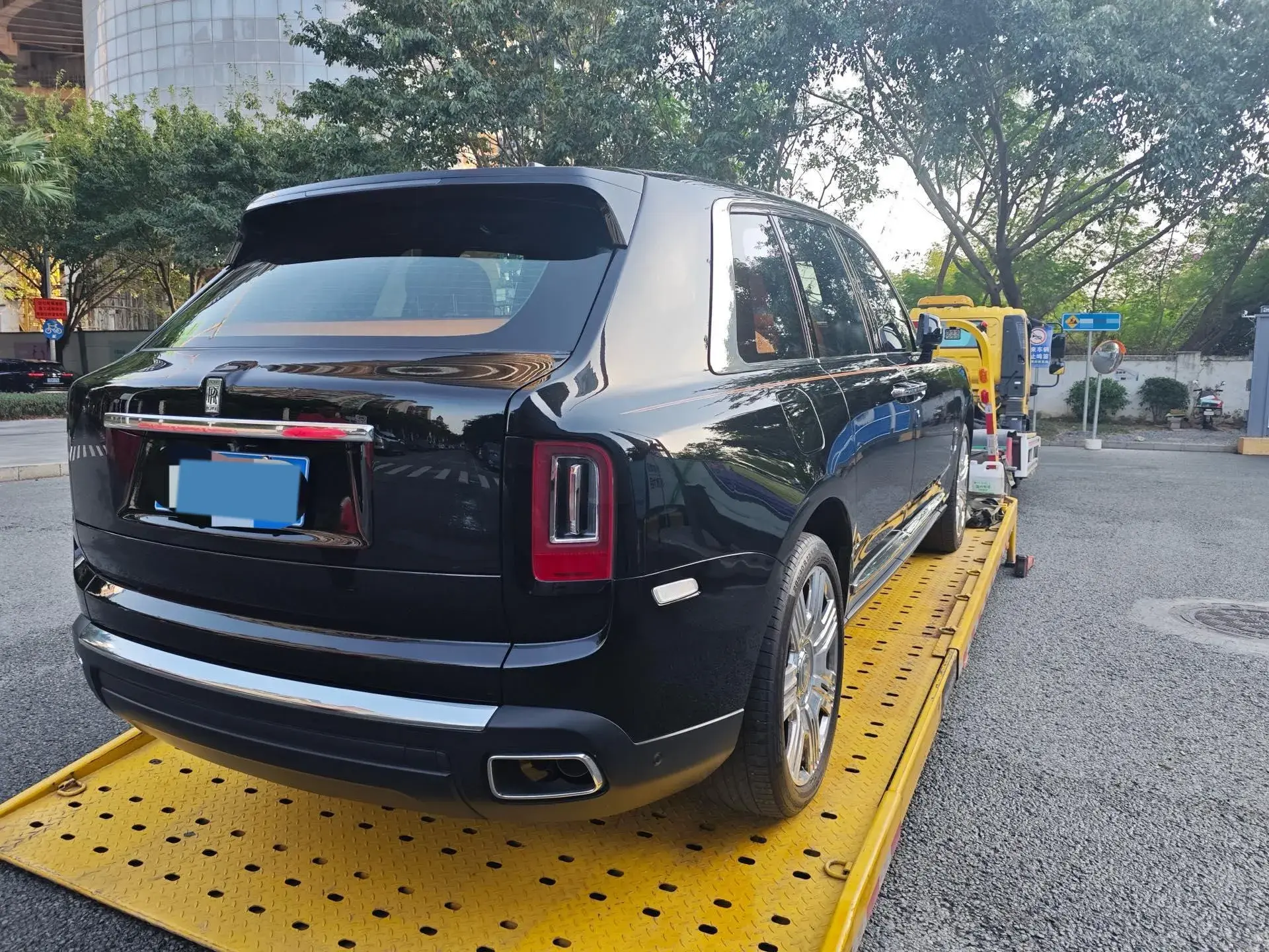 2018 ROLLS-ROYCE CULLINAN thumbnail 2