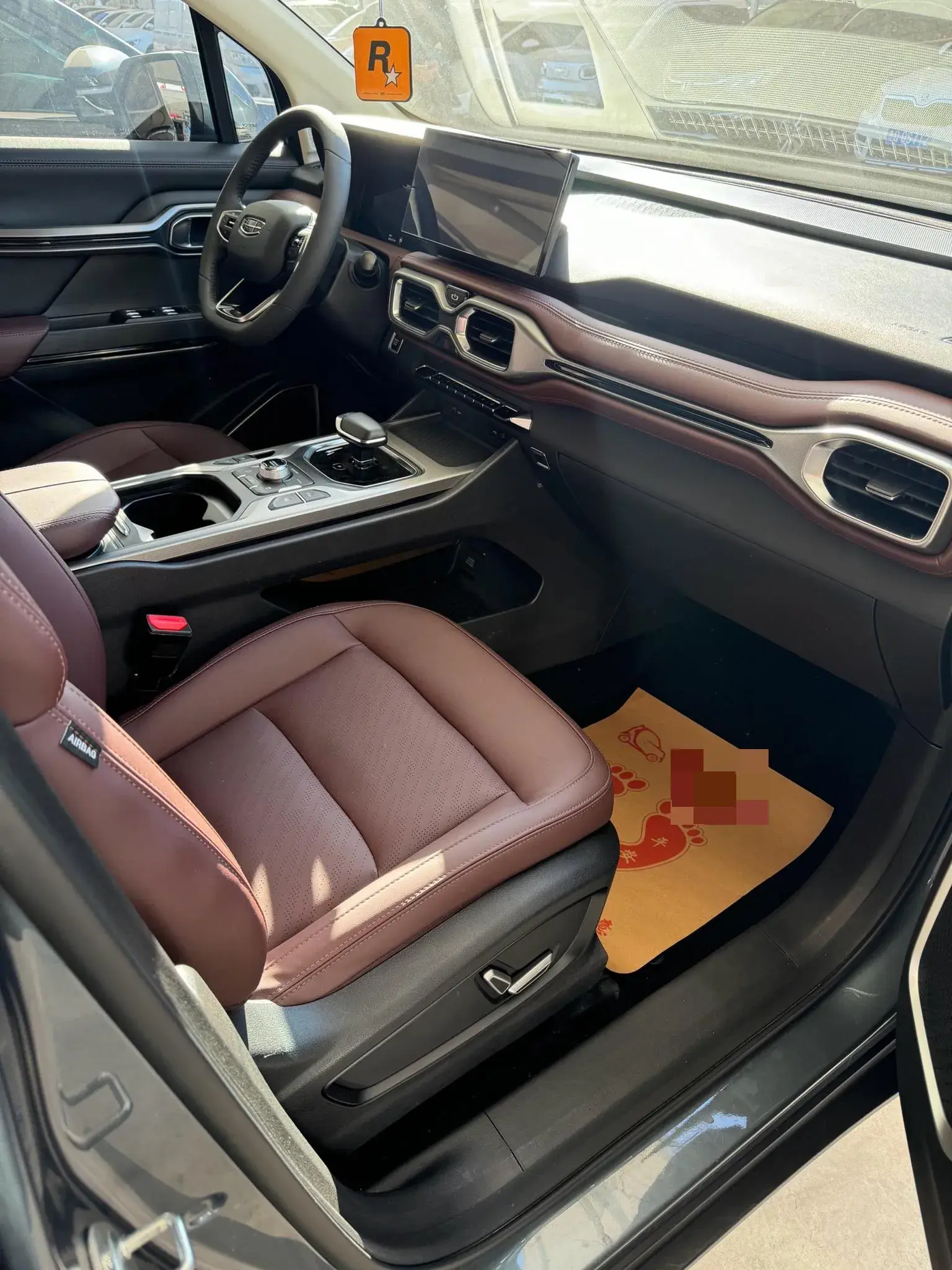 2022 GEELY OKAVANGO thumbnail 3