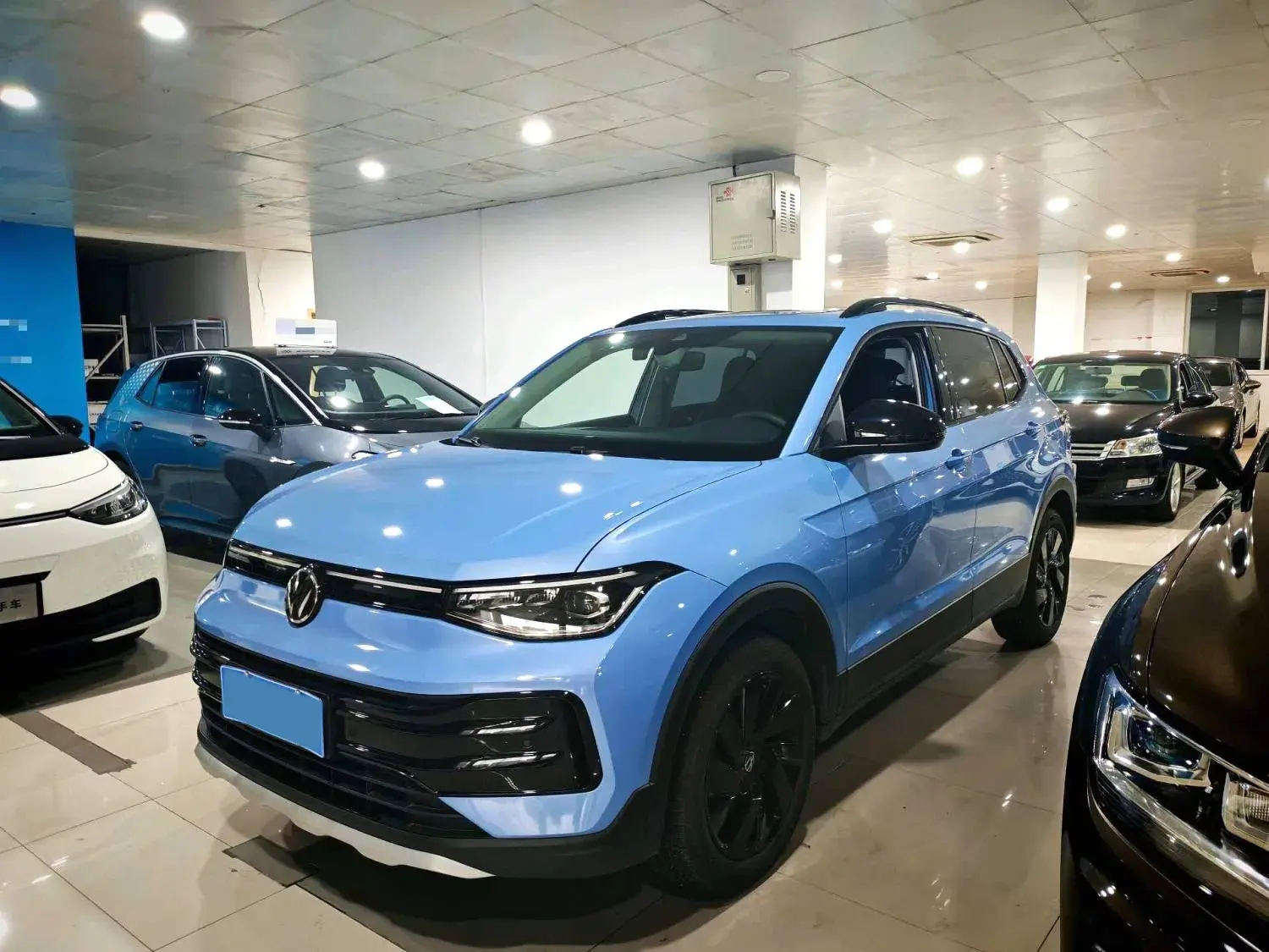 2025 VOLKSWAGEN THARU view 1