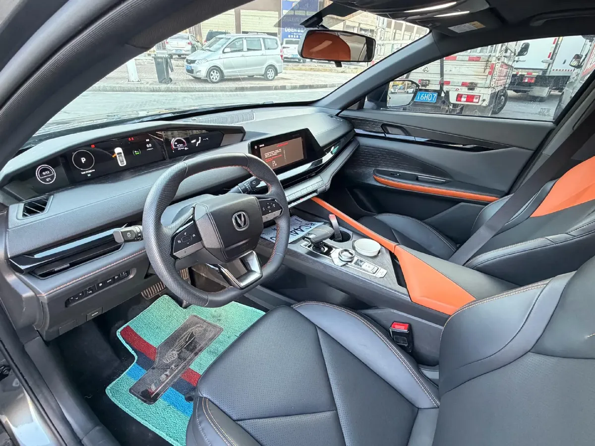 2023 ChangAn UNI-V 1.5T 188HP L4 7DCT,autocango,china used car exporter,china ev exporter,chinese used car exporter,chinese used ev exporter