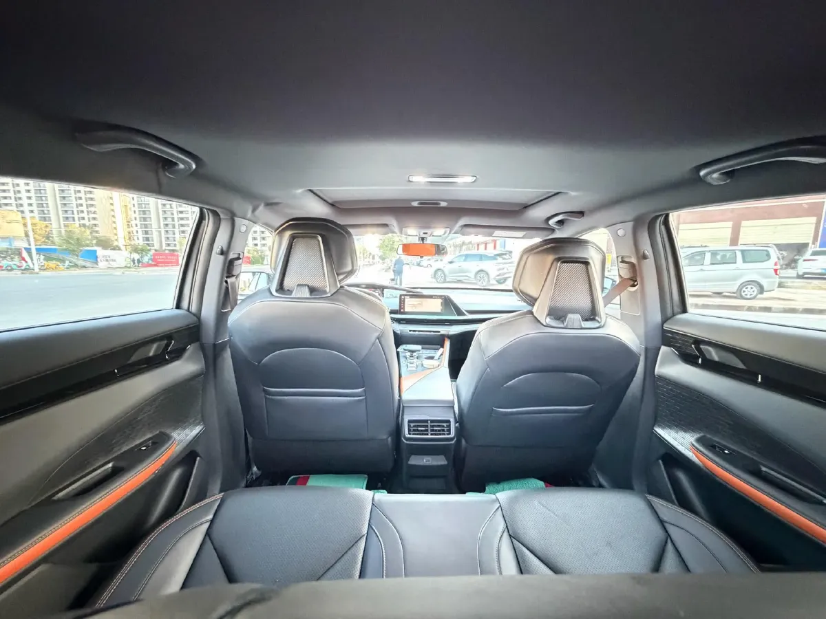 2023 ChangAn UNI-V 1.5T 188HP L4 7DCT,autocango,china used car exporter,china ev exporter,chinese used car exporter,chinese used ev exporter