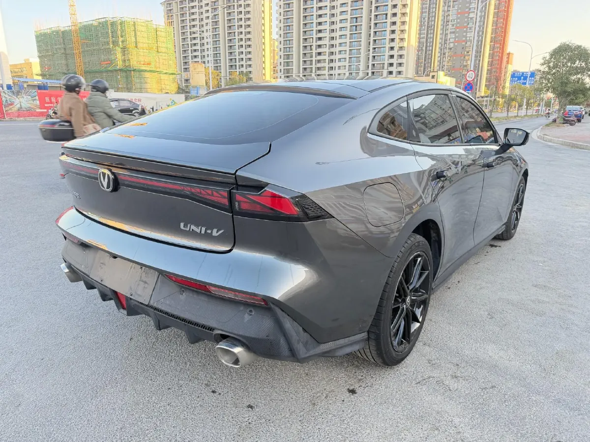 2023 ChangAn UNI-V 1.5T 188HP L4 7DCT,autocango,china used car exporter,china ev exporter,chinese used car exporter,chinese used ev exporter