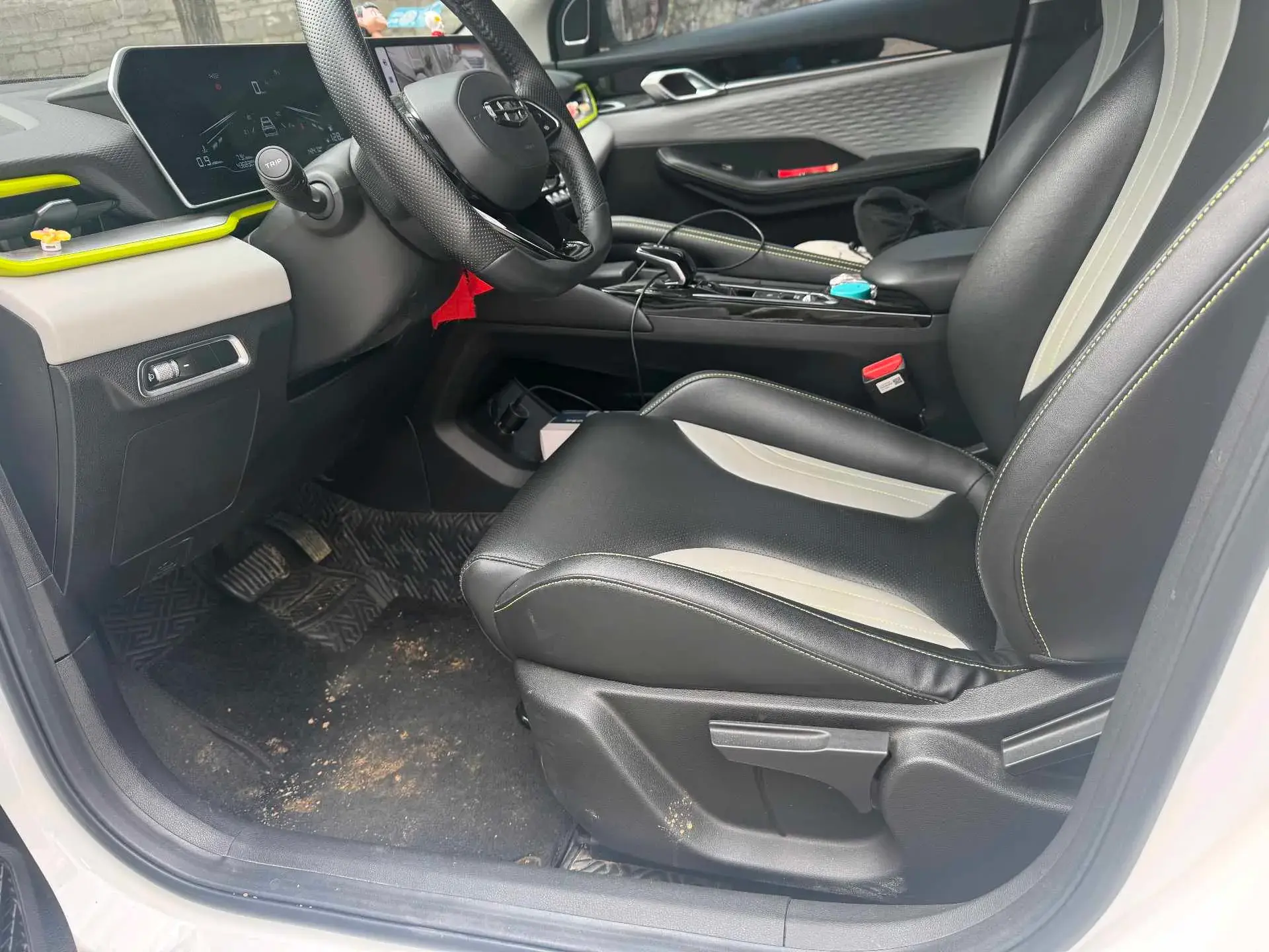 2022 GEELY COOLRAY thumbnail 3