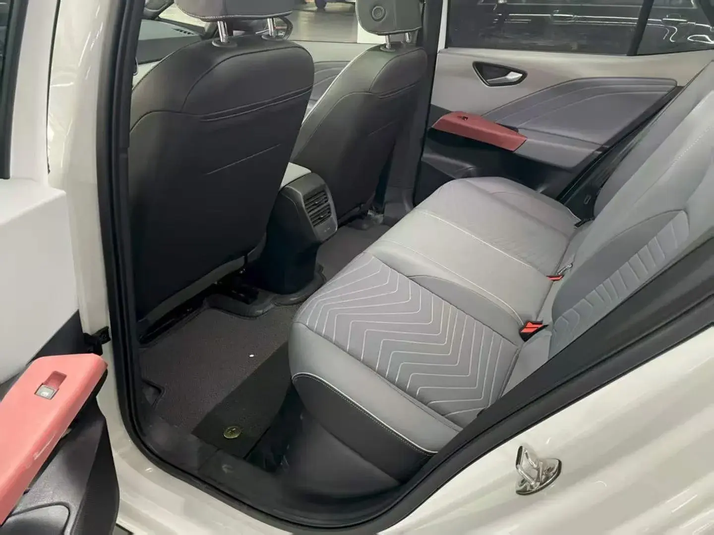 2025 VOLKSWAGEN ID.3 thumbnail 4