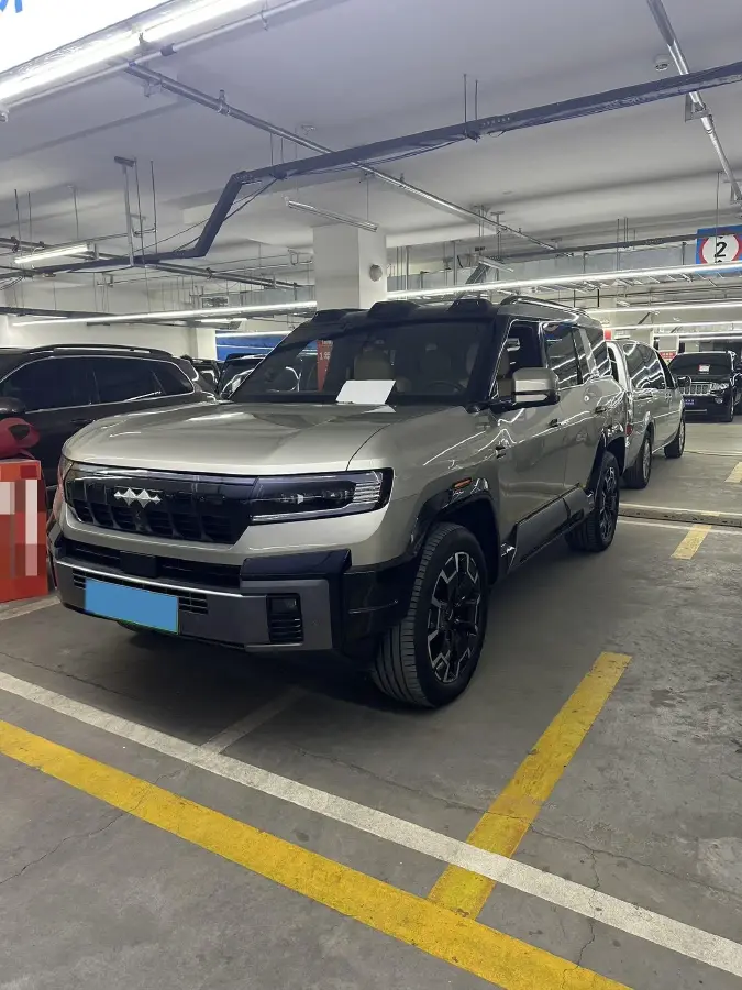 2025 FangChengBao Bao 8 2.0T 245HP L4 E-CVT PHEV 36.8KWH
