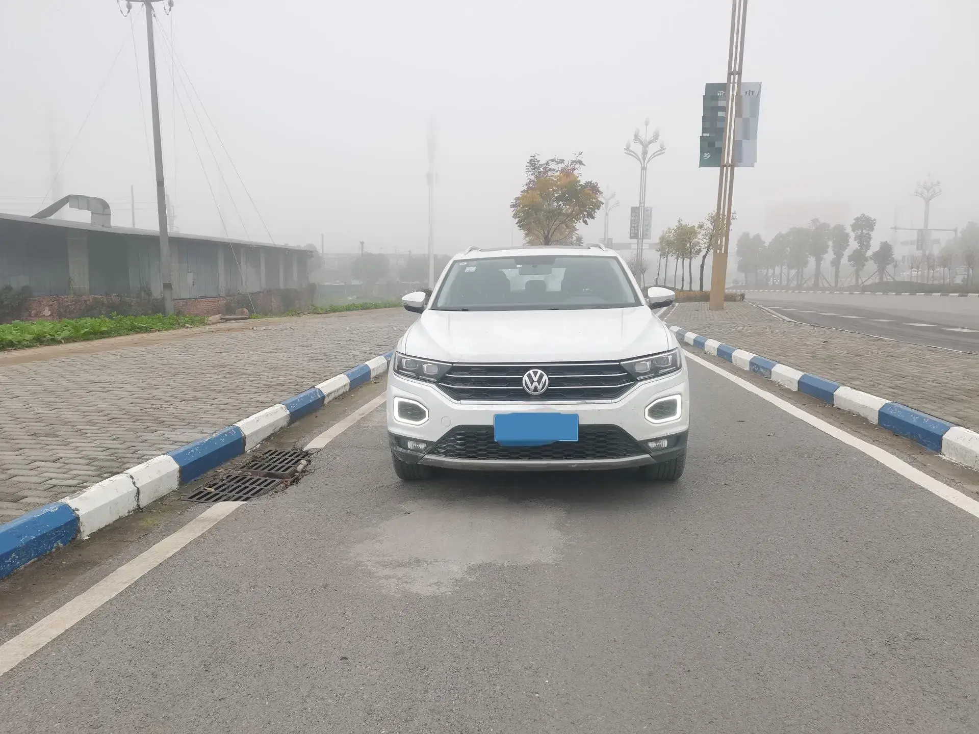 2021 VOLKSWAGEN T-ROC thumbnail 2