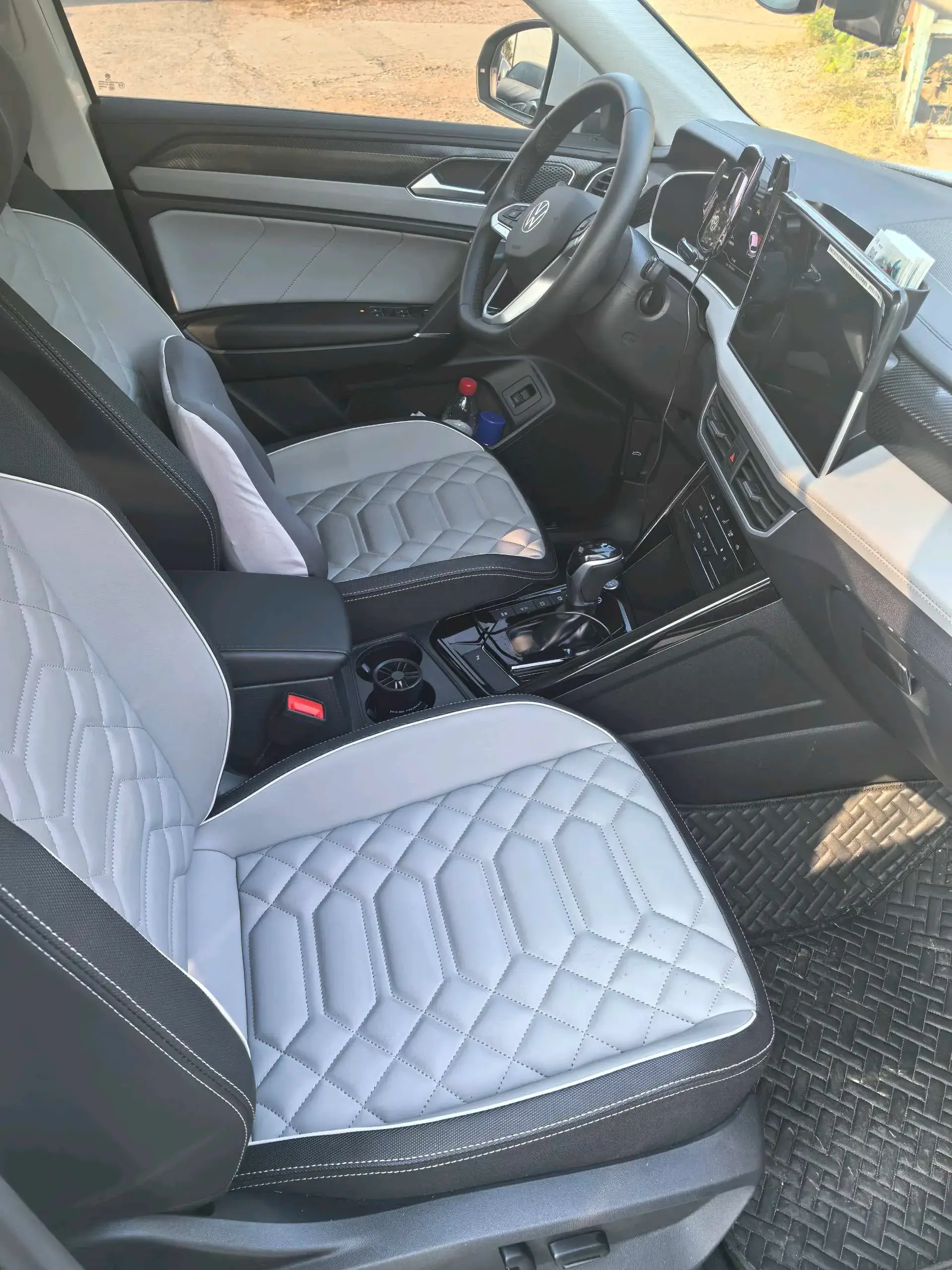 2023 VOLKSWAGEN TAYRON thumbnail 4