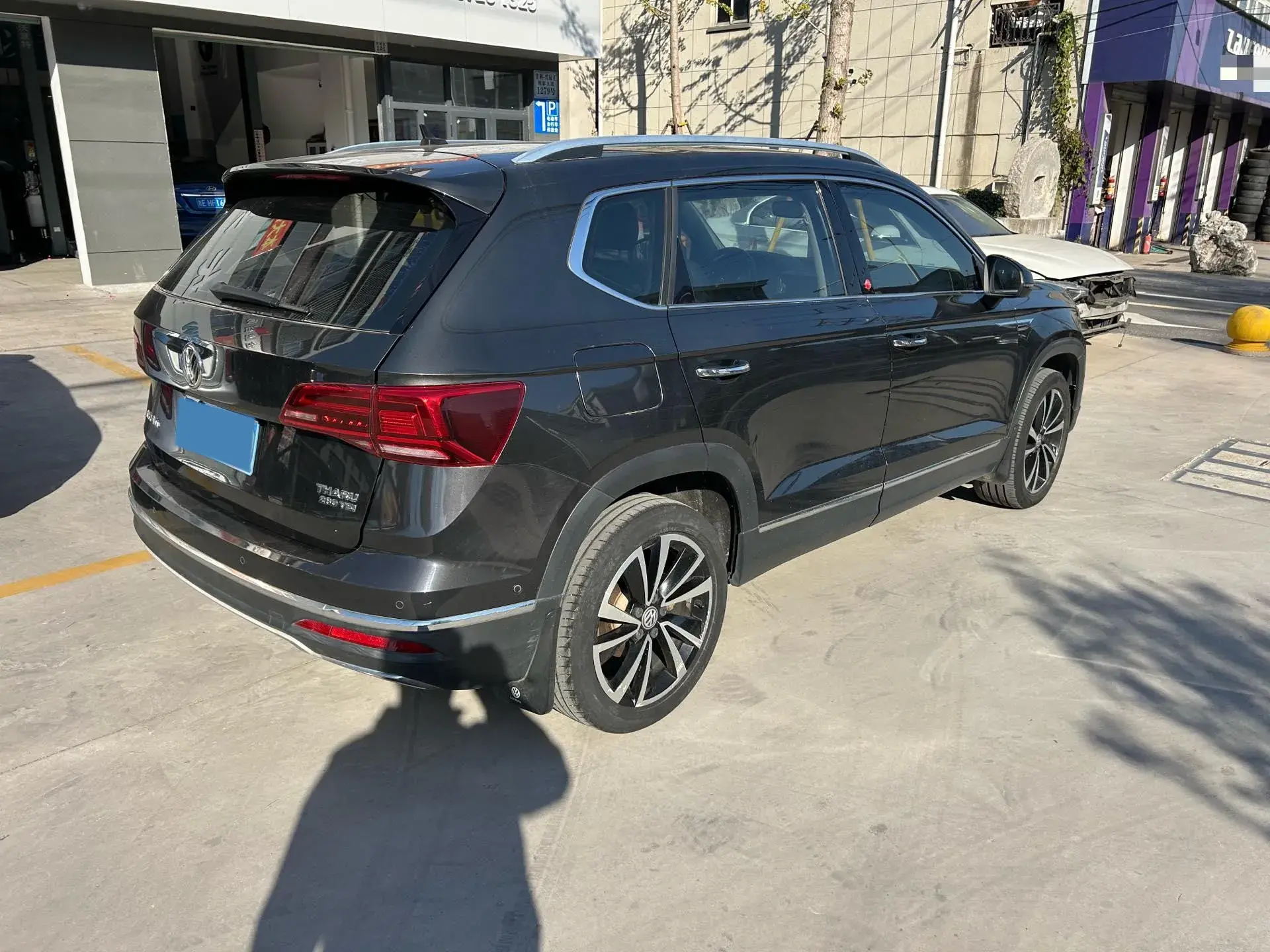 2019 VOLKSWAGEN THARU thumbnail 4