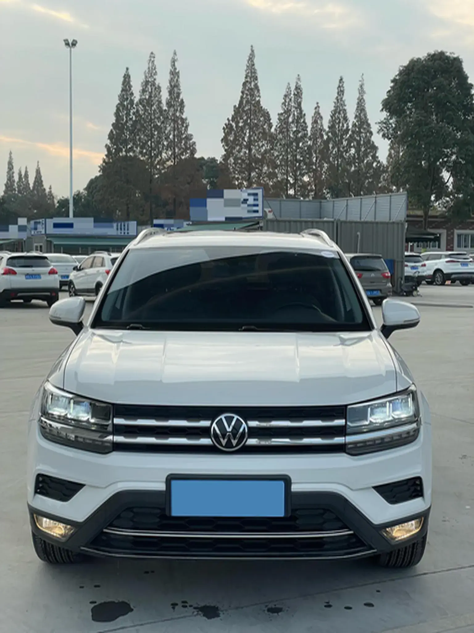 2021 VOLKSWAGEN THARU thumbnail 3