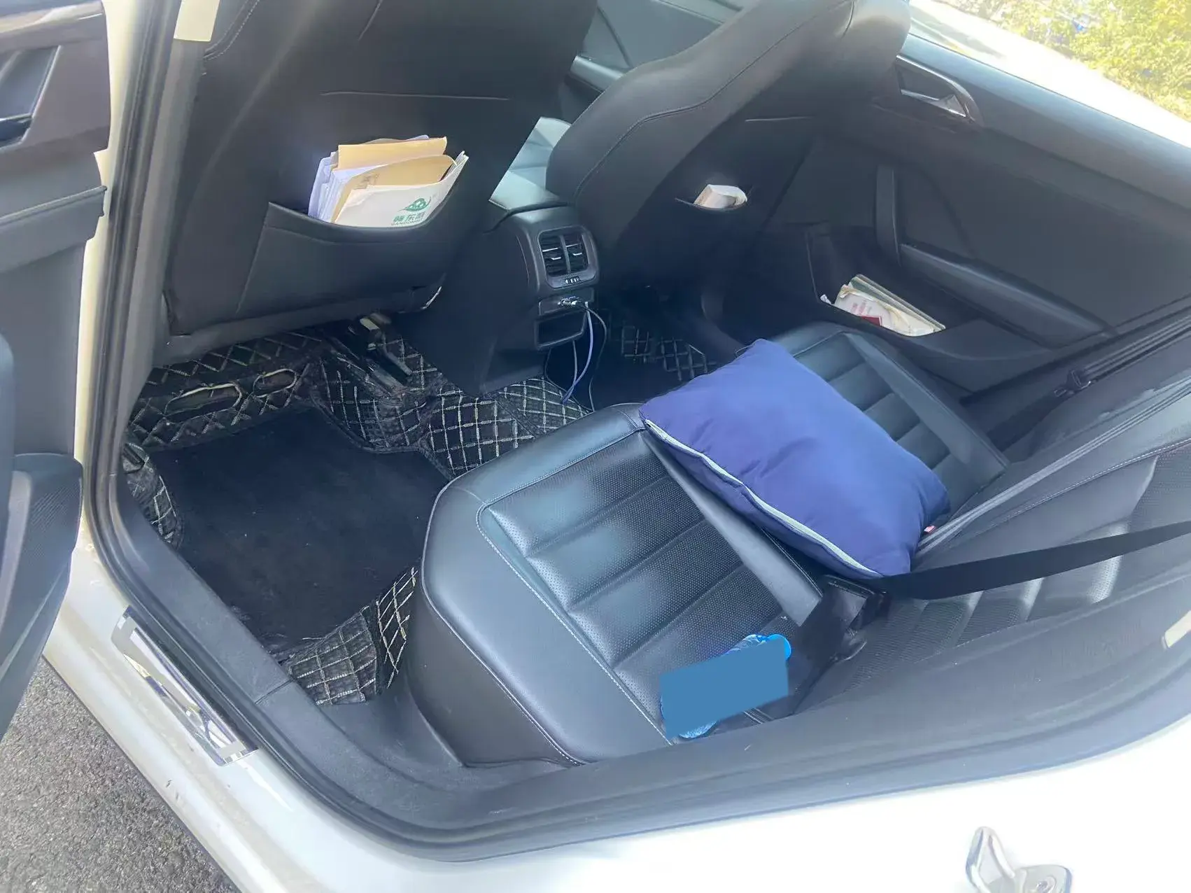 2019 VOLKSWAGEN THARU thumbnail 3