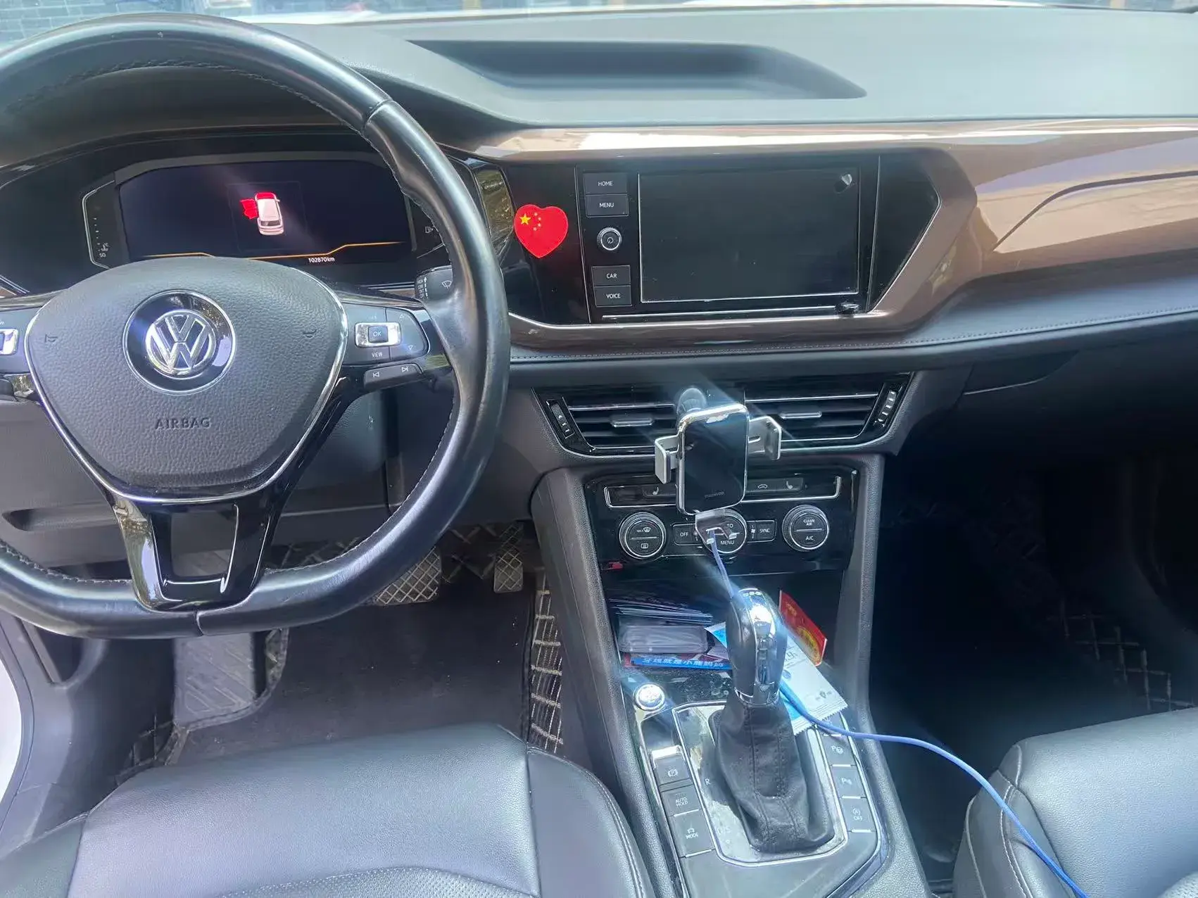 2019 VOLKSWAGEN THARU thumbnail 4