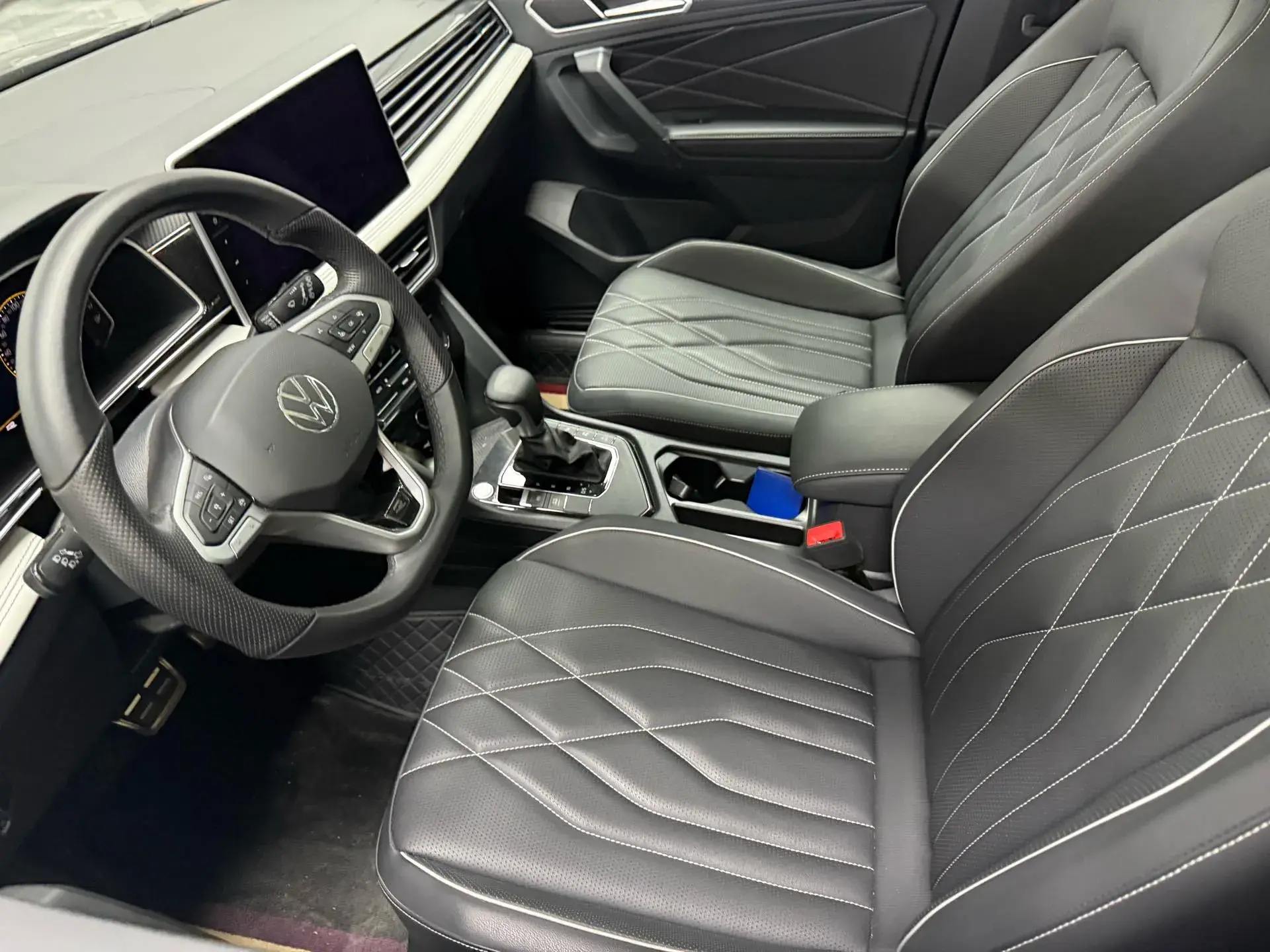 2024 VOLKSWAGEN TIGUAN thumbnail 2