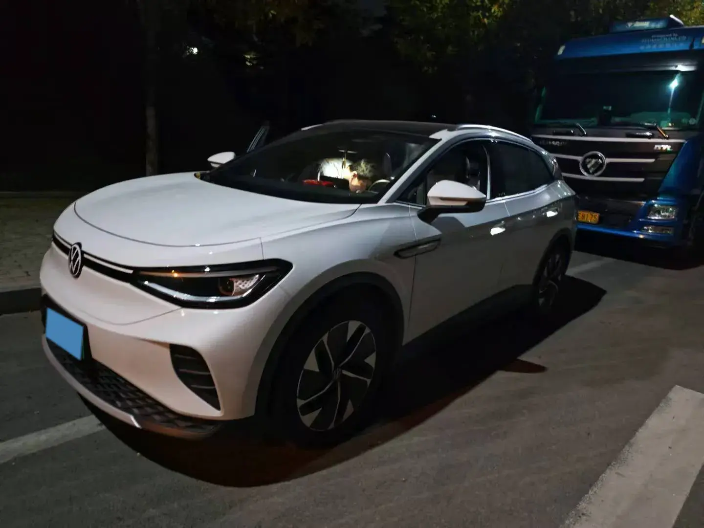 2024 VOLKSWAGEN ID.4 view 1