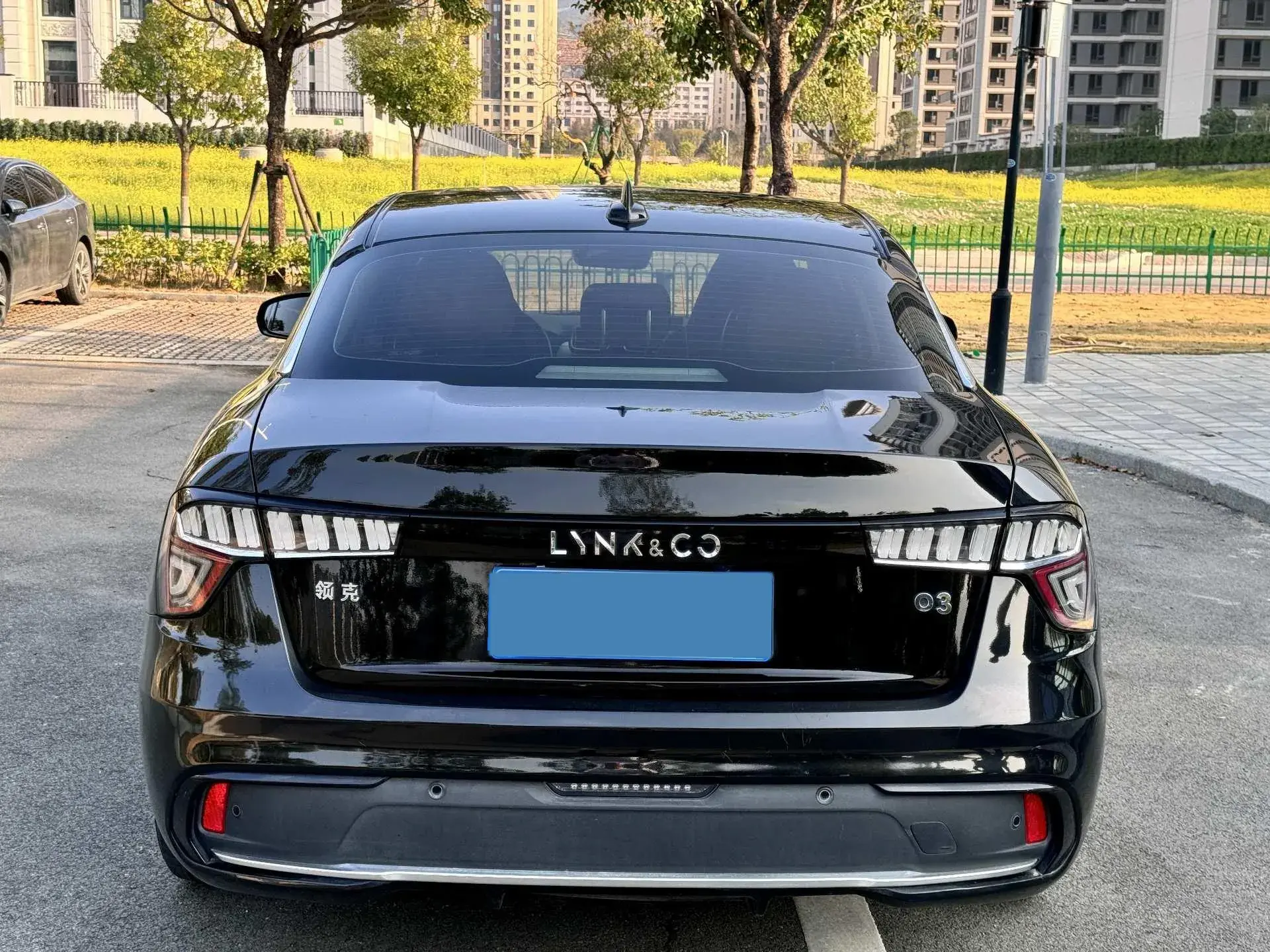 2018 LYNK&CO 03 thumbnail 4