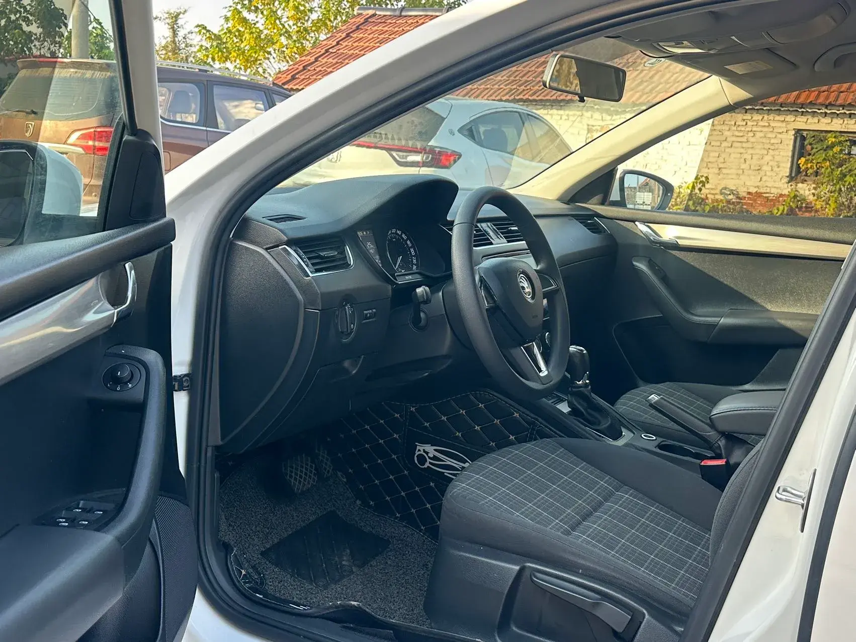 2018 SKODA OCTAVIA thumbnail 4