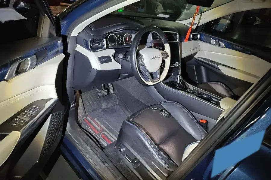 2017 LYNK&CO 01 thumbnail 4