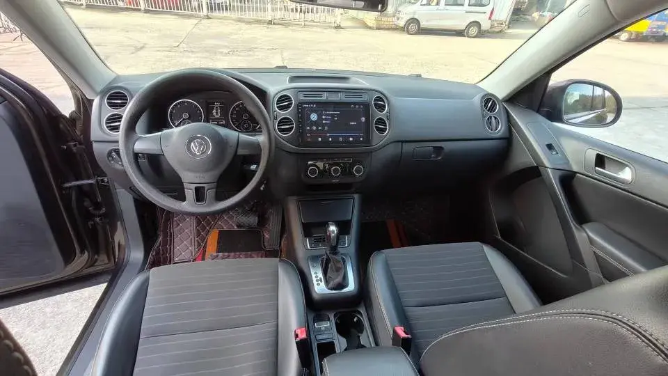 2016 VOLKSWAGEN TIGUAN thumbnail 3