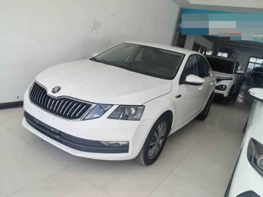 2020 SKODA OCTAVIA view 1