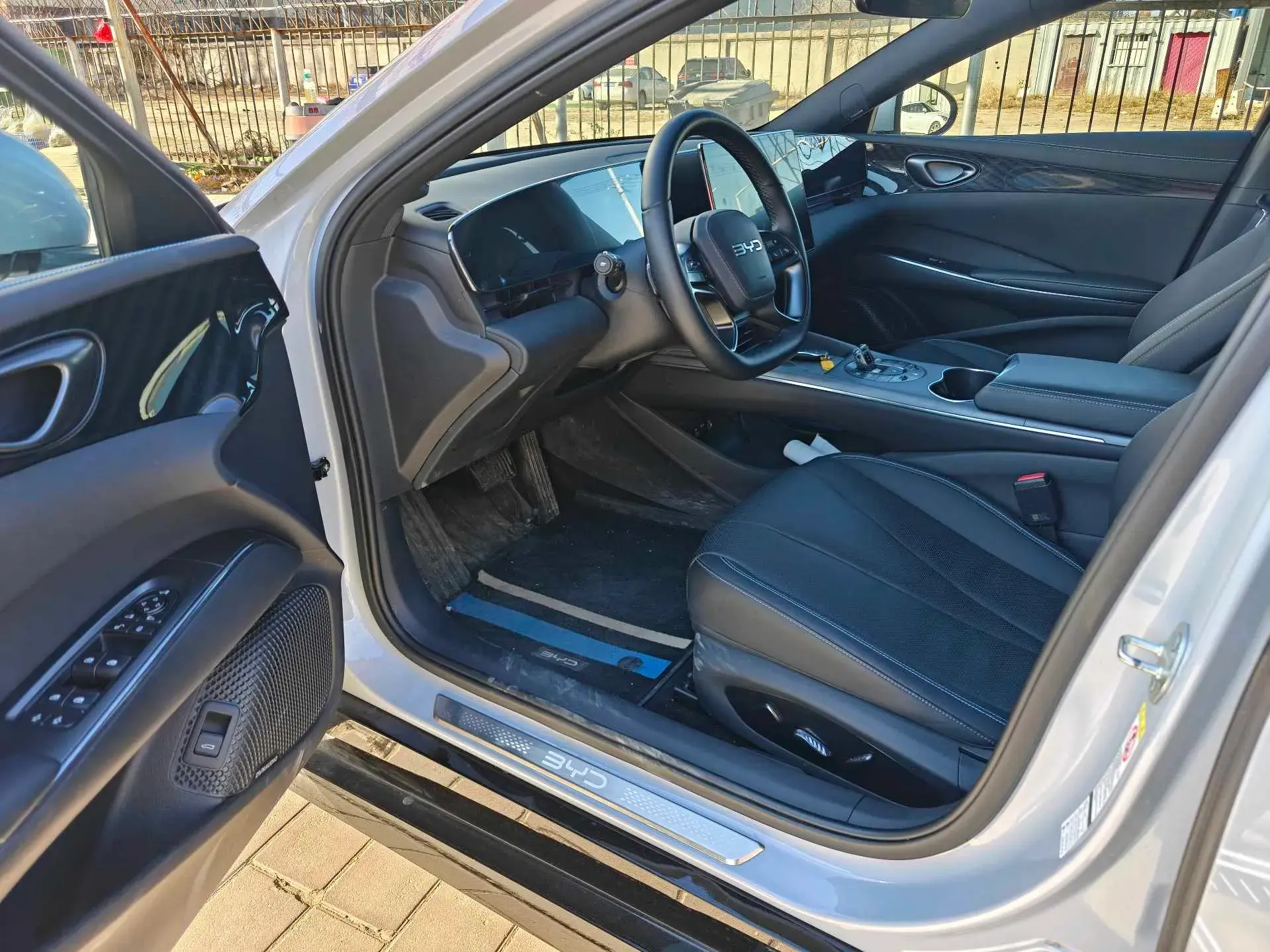 2025 BYD SEAL thumbnail 4