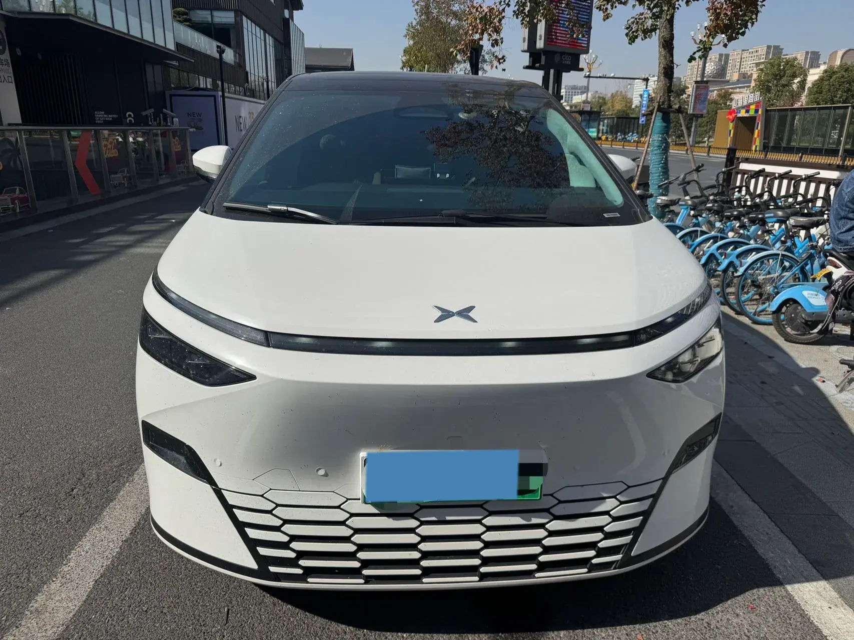 2024 XPENG X9 thumbnail 2