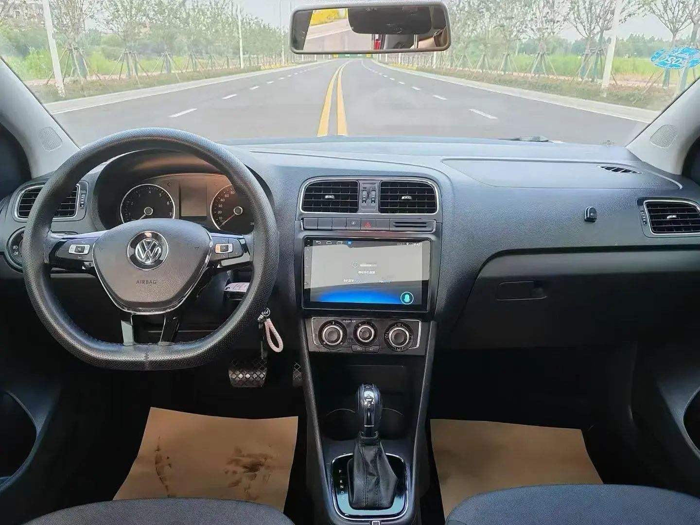 2016 VOLKSWAGEN POLO thumbnail 4