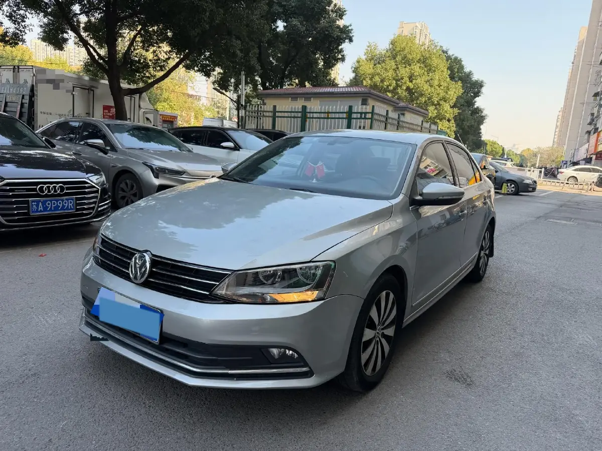 2017 Volkswagen Sagitar 1.2T 110HP L4 7DCT
