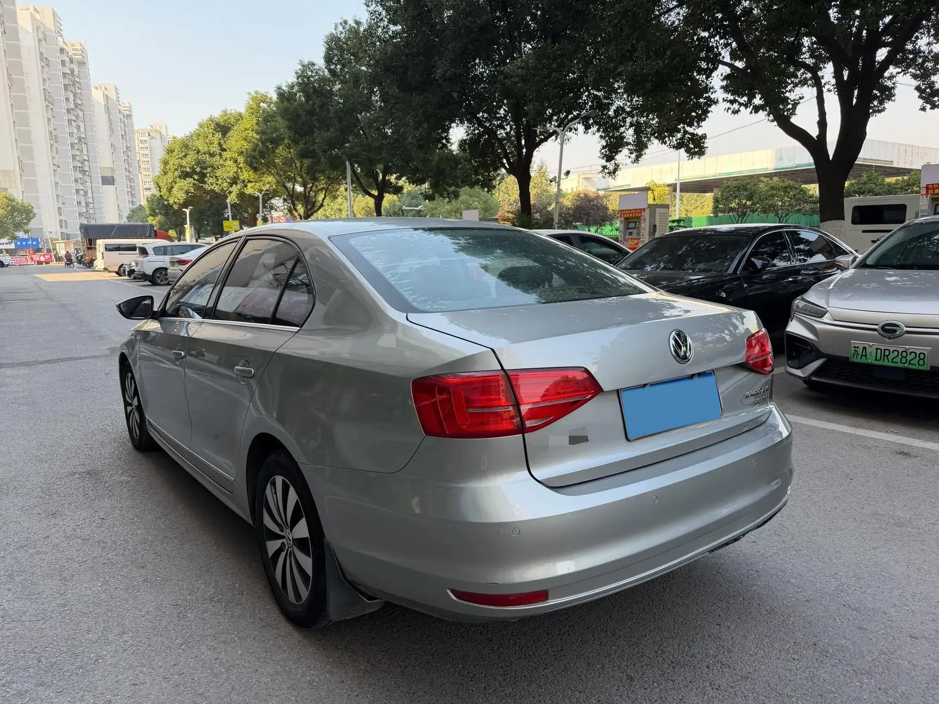 2017 VOLKSWAGEN SAGITAR thumbnail 4