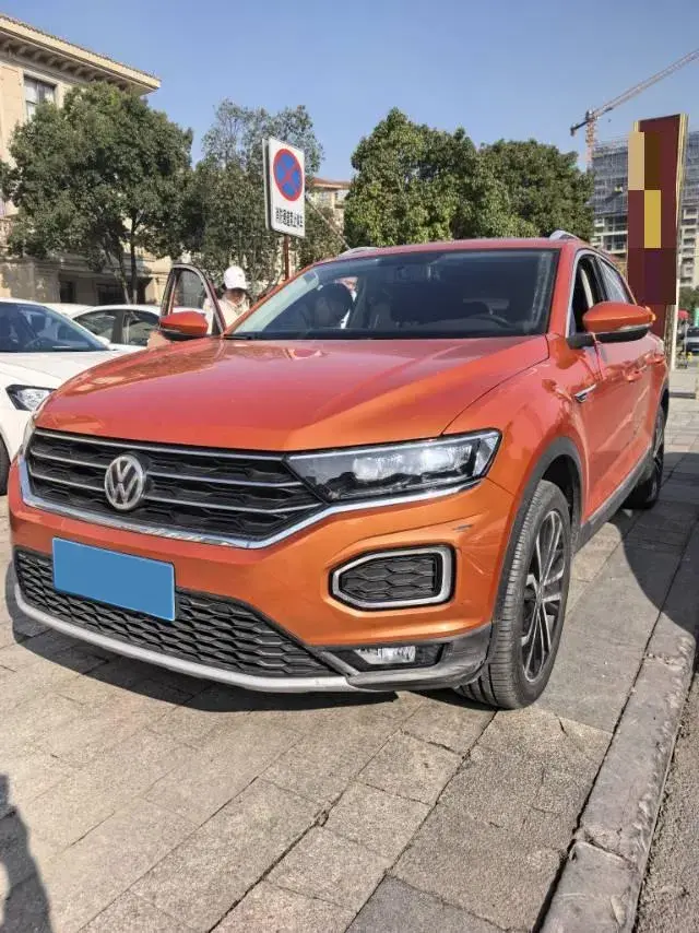2018 VOLKSWAGEN T-ROC view 1