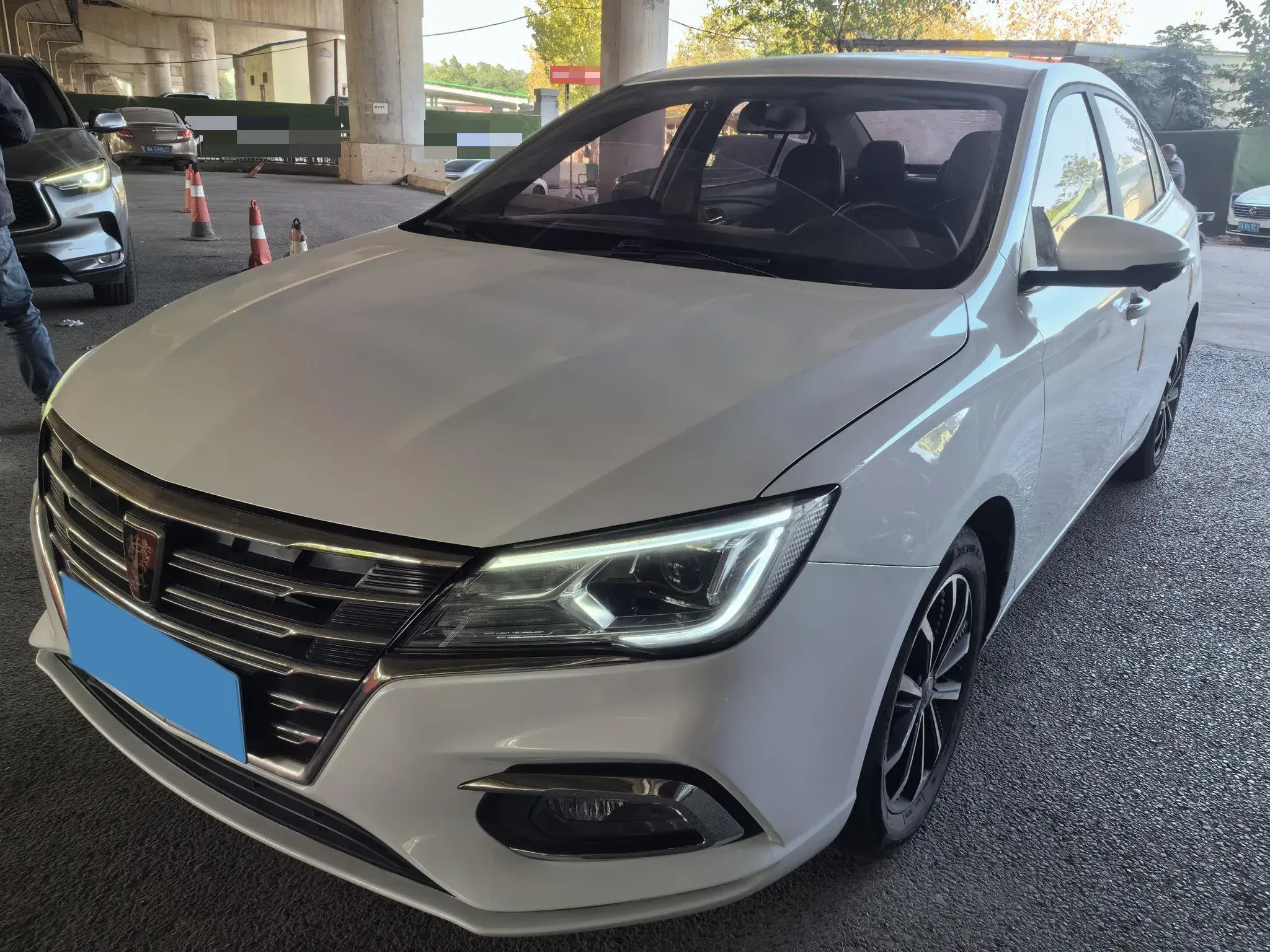 2020 ROEWE I5 view 1