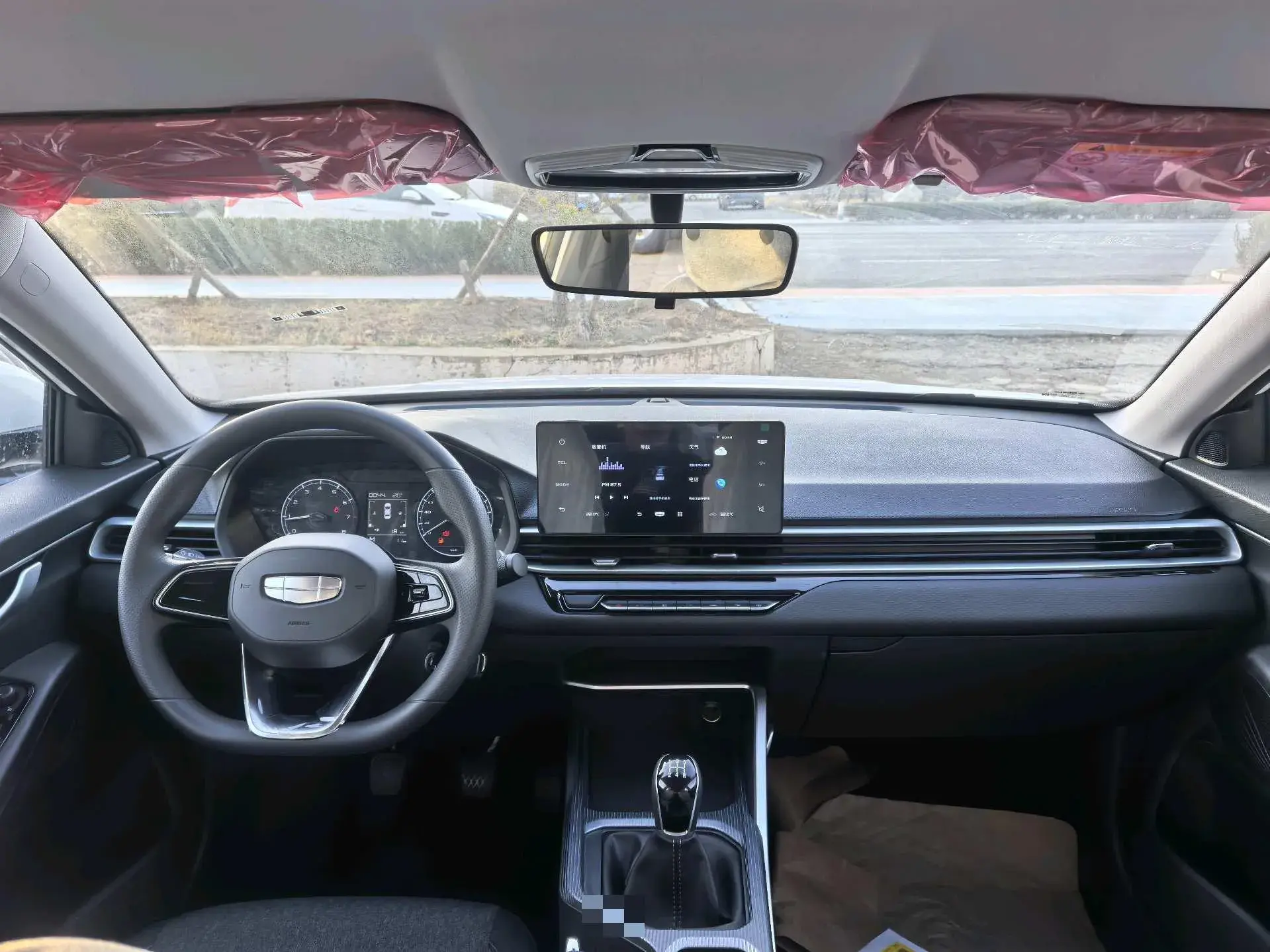 2025 GEELY EMGRAND thumbnail 4