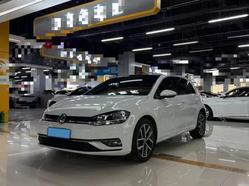 2020 VOLKSWAGEN GOLF view 1
