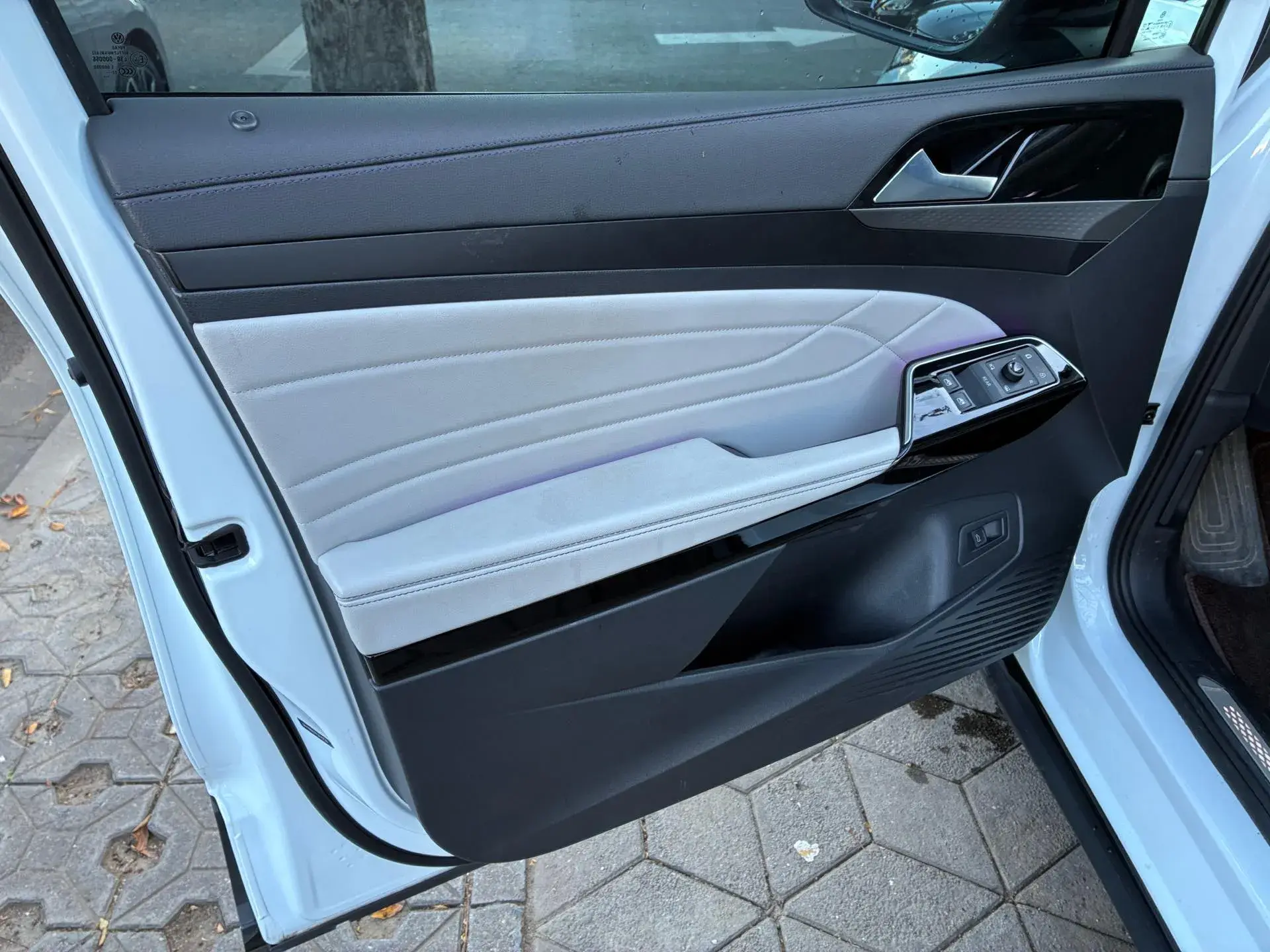 2023 VOLKSWAGEN ID.6 thumbnail 3