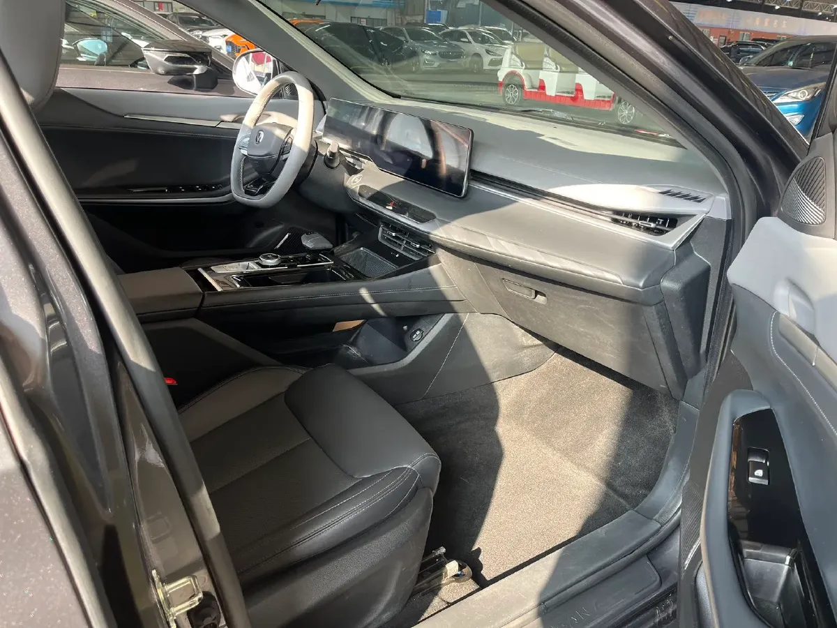 2023 ChangAn Raeton Plus 1.5T 188HP L4 7DCT,autocango,china used car exporter,china ev exporter,chinese used car exporter,chinese used ev exporter