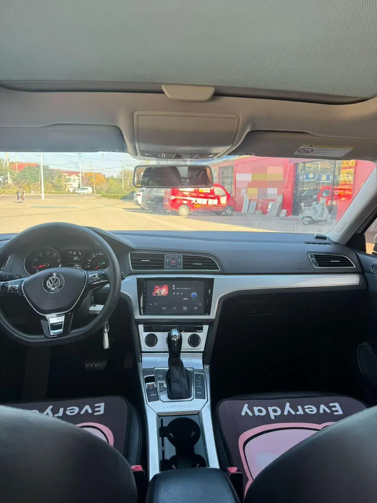 2018 VOLKSWAGEN LAMANDO thumbnail 3