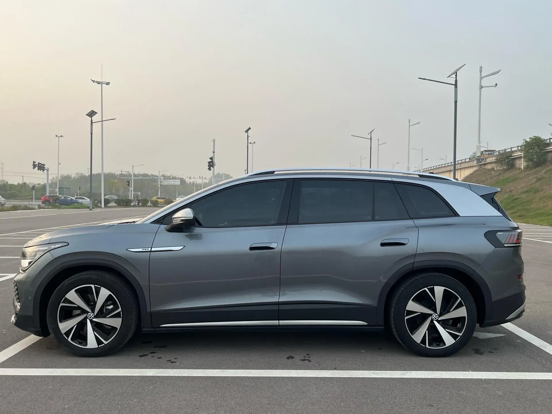 2023 VOLKSWAGEN ID.6 thumbnail 4