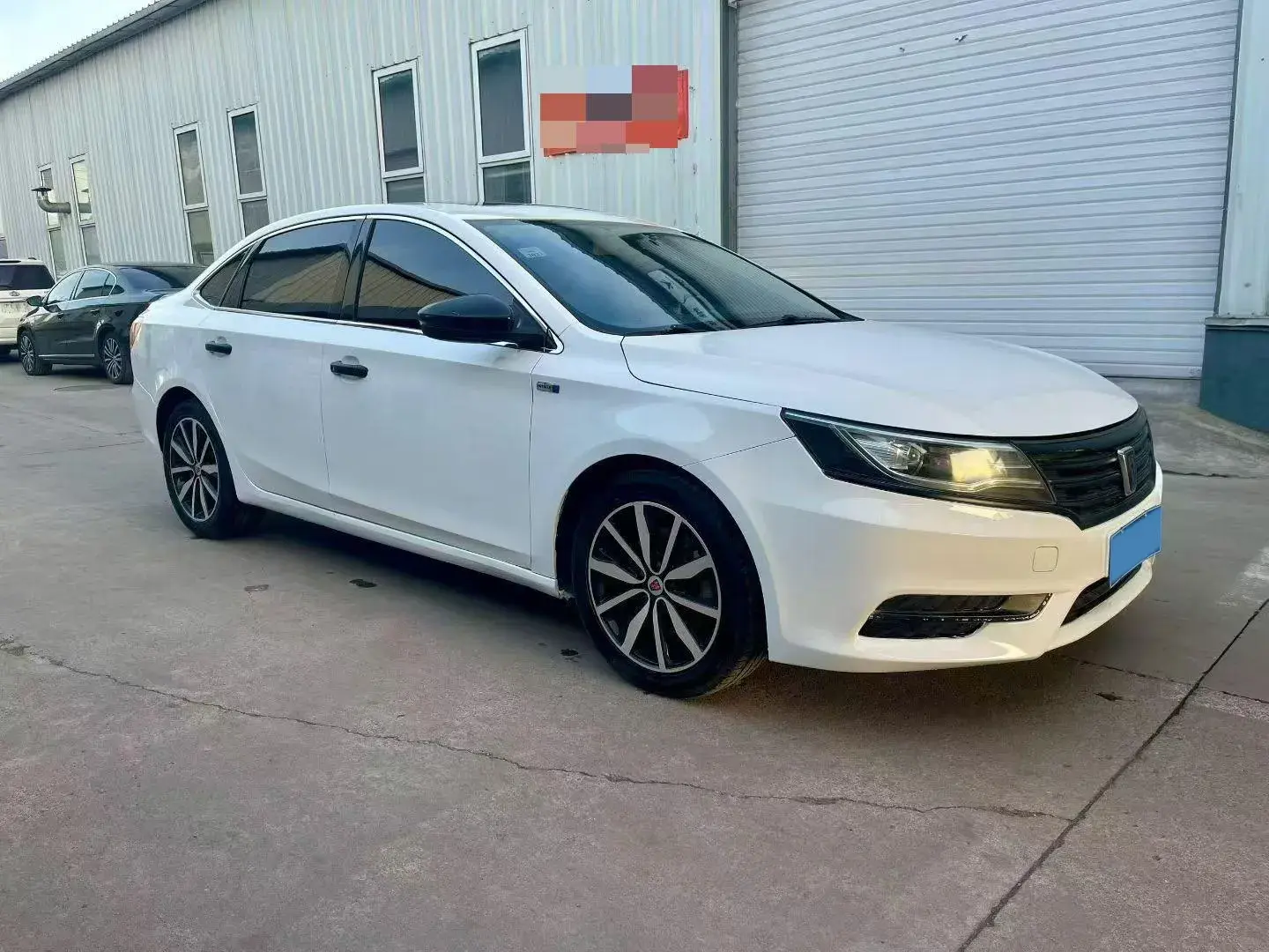 2017 ROEWE I6 thumbnail 2