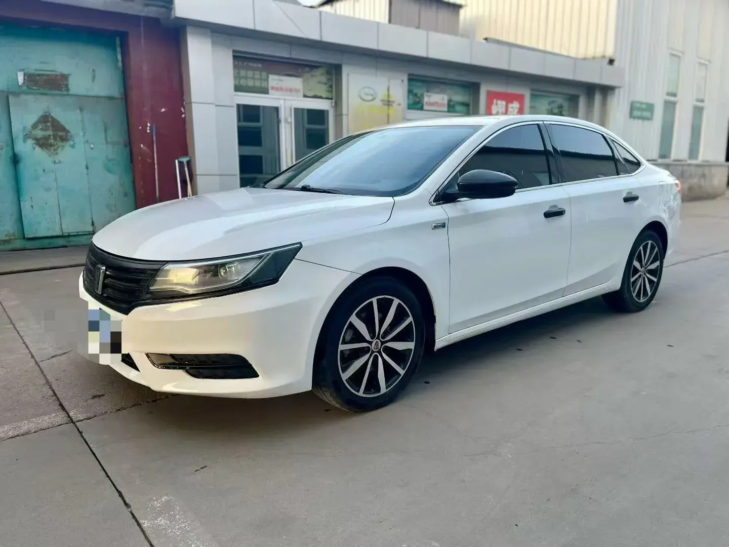 2017 ROEWE I6 view 1
