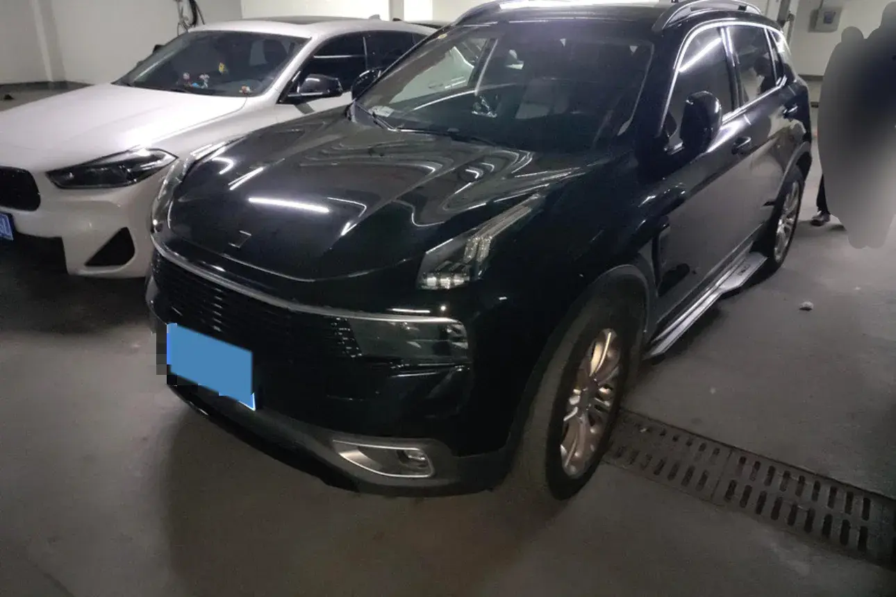 2017 LYNK&CO 01 view 1