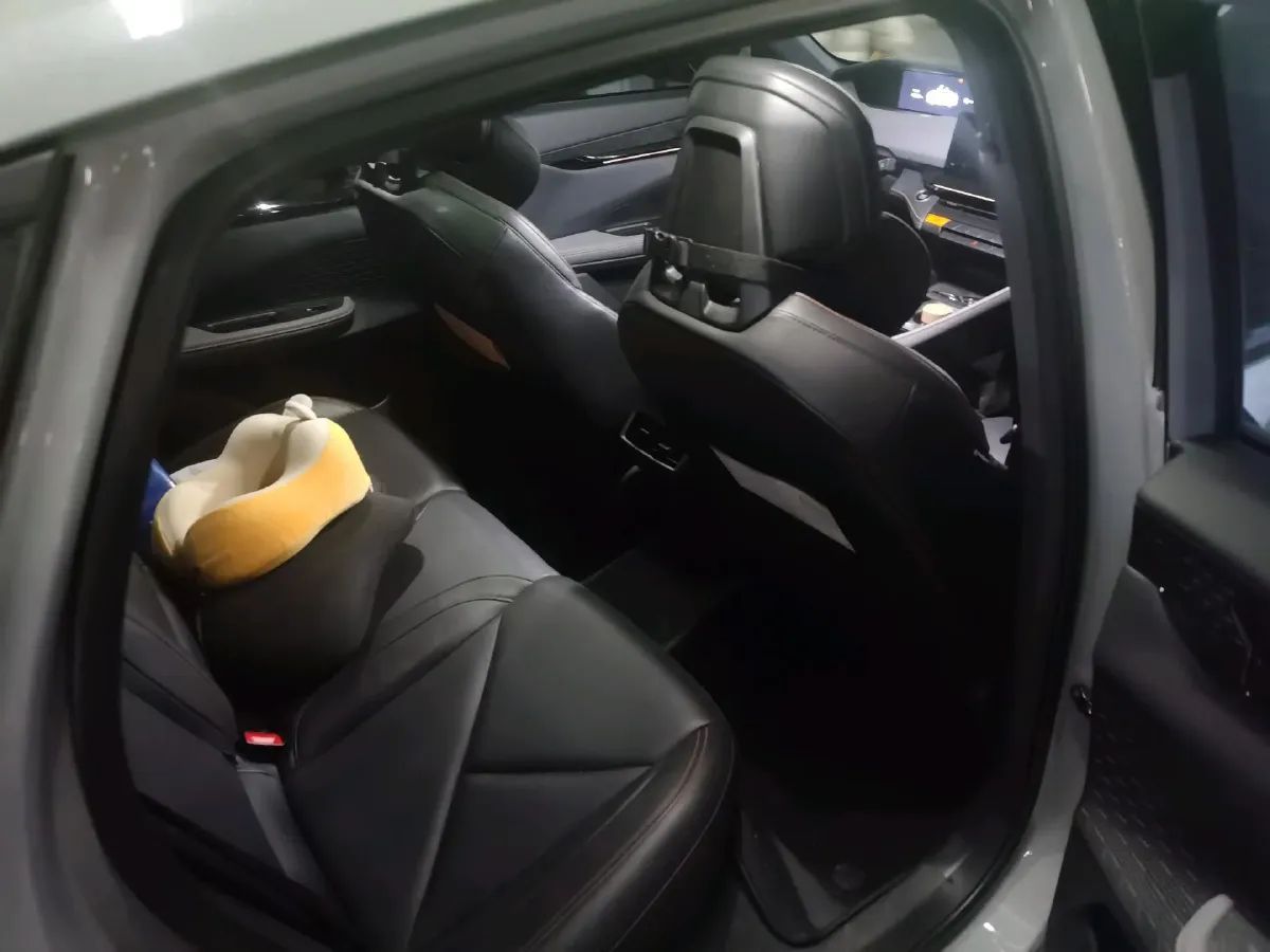 2022 ChangAn UNI-V 1.5T 188HP L4 7DCT,autocango,china used car exporter,china ev exporter,chinese used car exporter,chinese used ev exporter