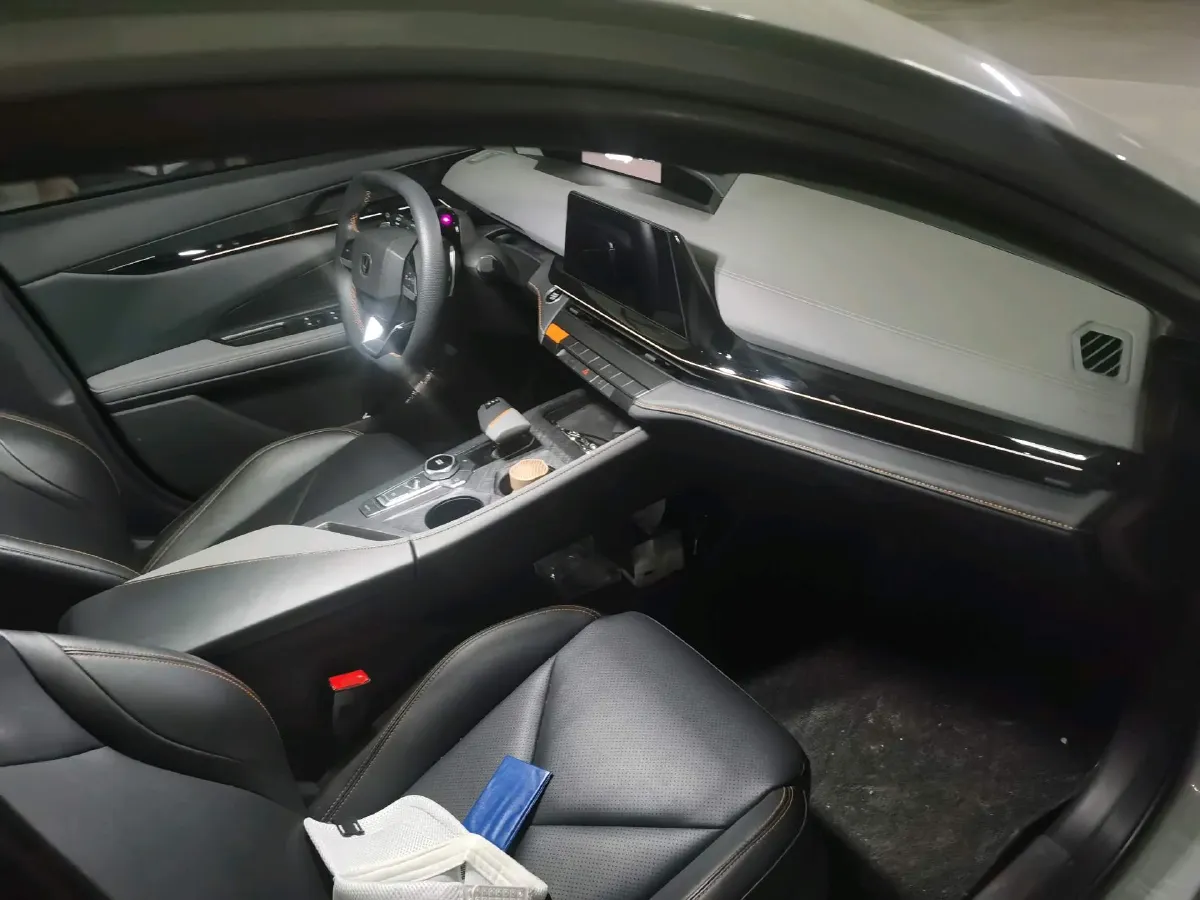 2022 ChangAn UNI-V 1.5T 188HP L4 7DCT,autocango,china used car exporter,china ev exporter,chinese used car exporter,chinese used ev exporter