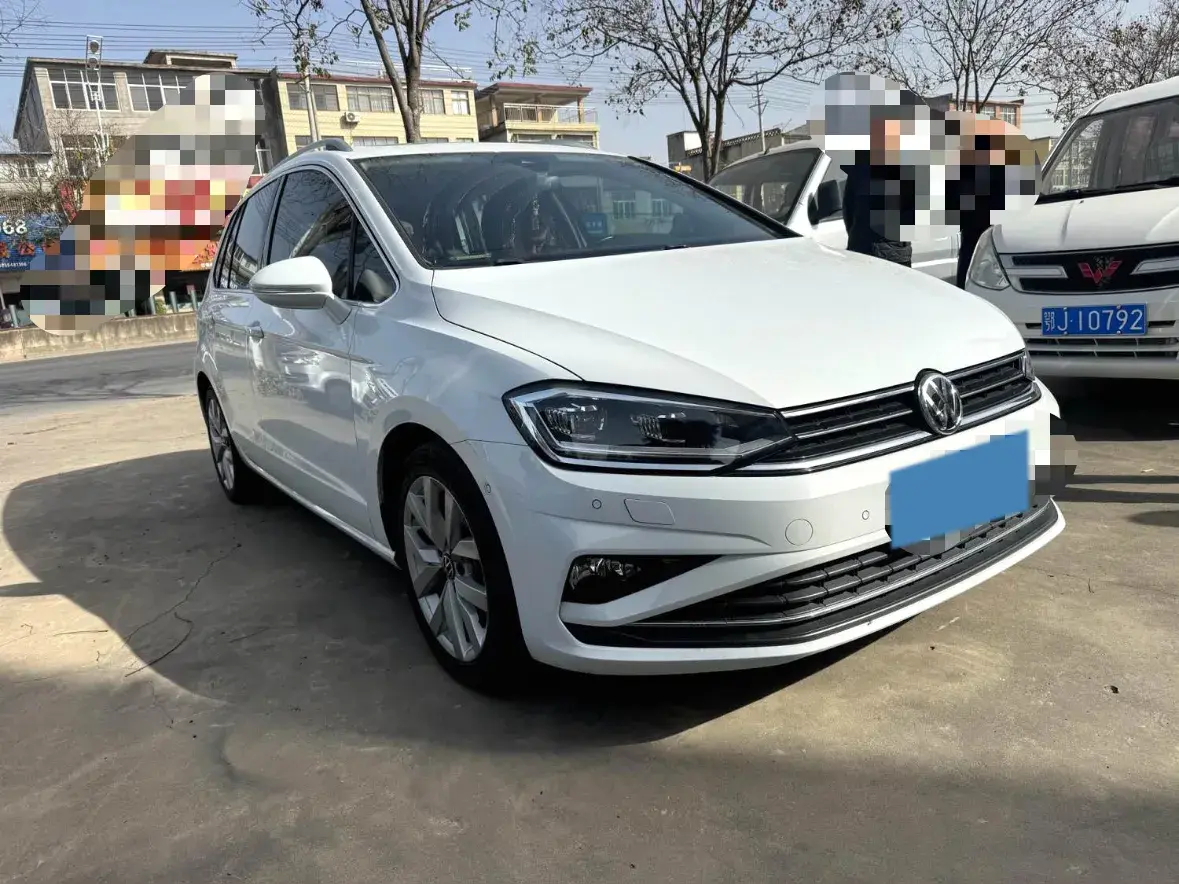 2019 VOLKSWAGEN GOLF thumbnail 3