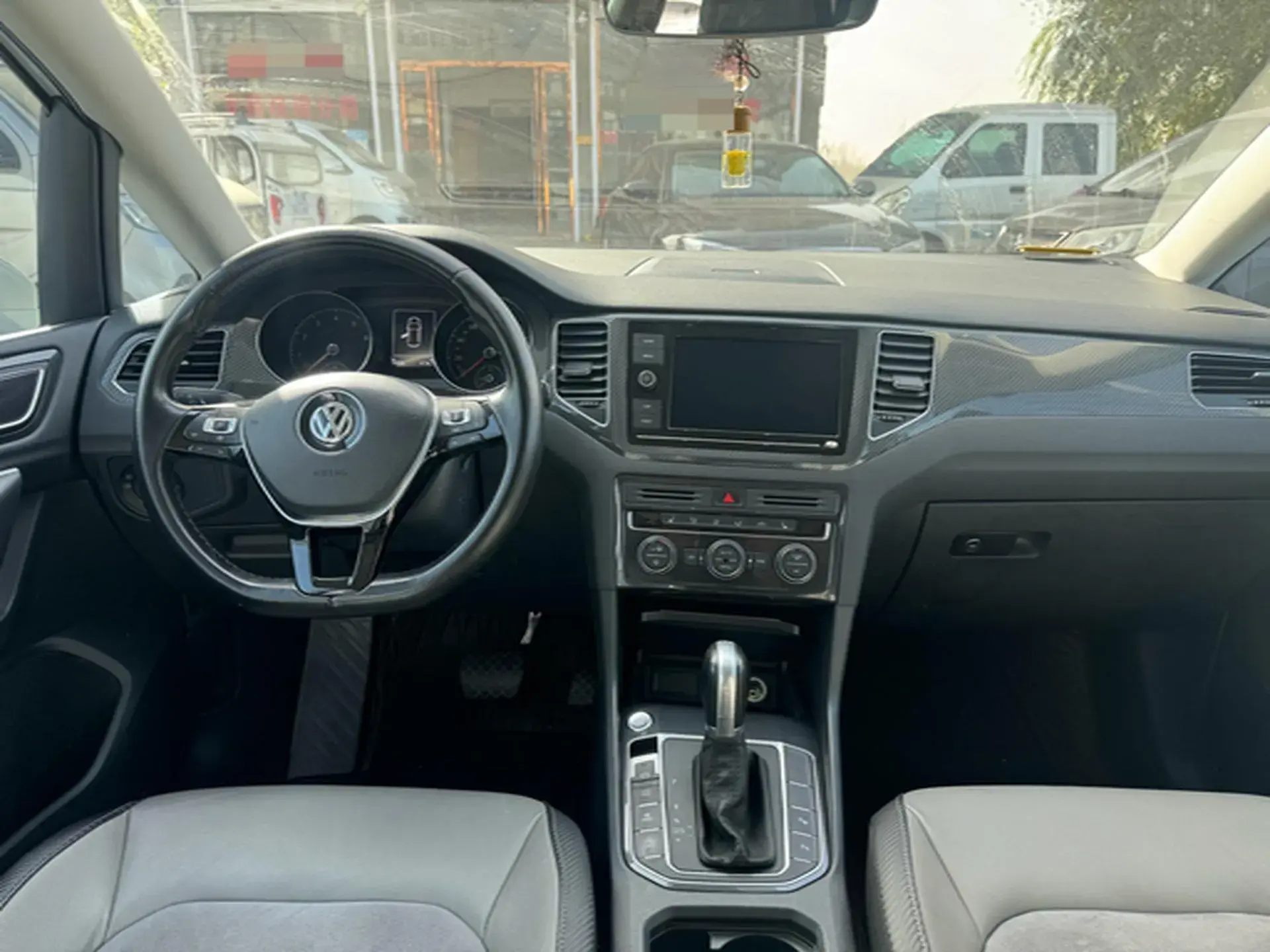 2019 VOLKSWAGEN GOLF thumbnail 4
