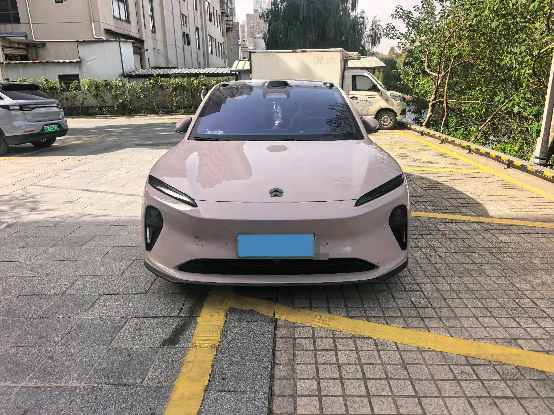 2022 NIO ET5 thumbnail 2